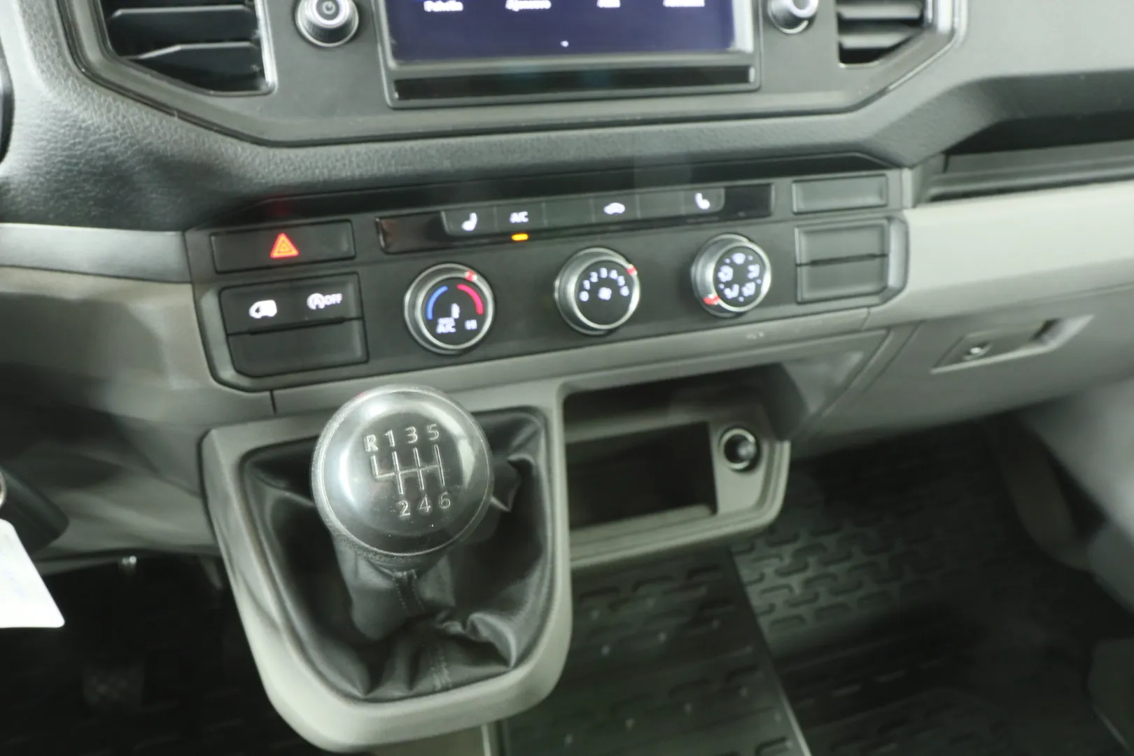 Volkswagen Crafter MNM-350 carousel image