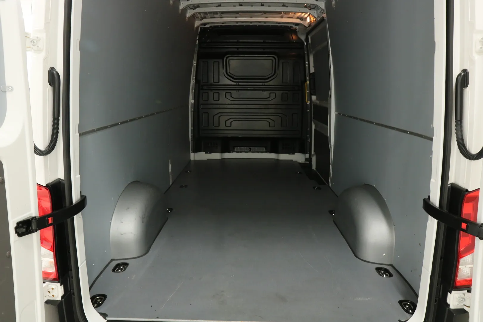 Volkswagen Crafter MNM-350 carousel image