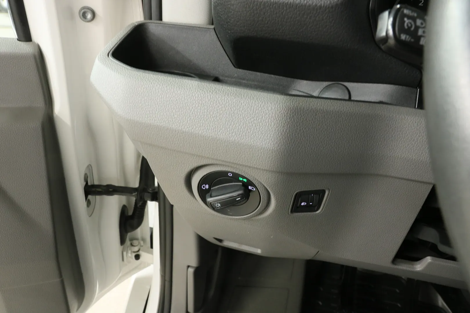 Volkswagen Crafter MNM-350 carousel image