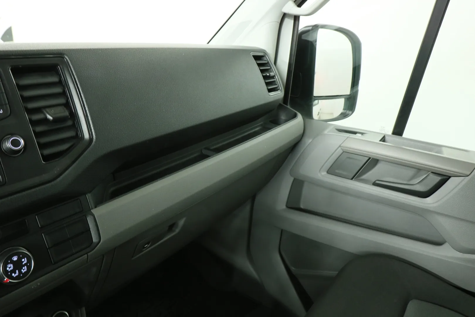 Volkswagen Crafter MNM-350 carousel image