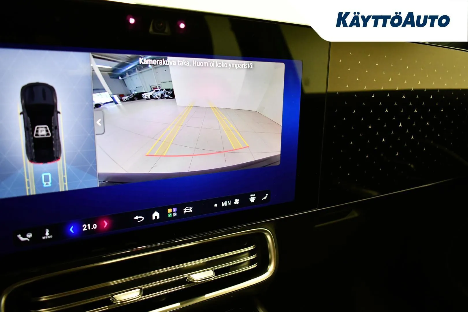 Mercedes-Benz GLB YMT-627 carousel image