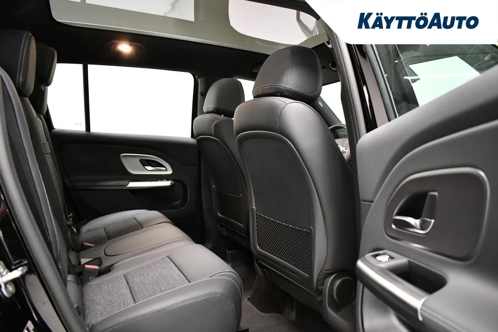 Mercedes-Benz GLB YMT-627 carousel image