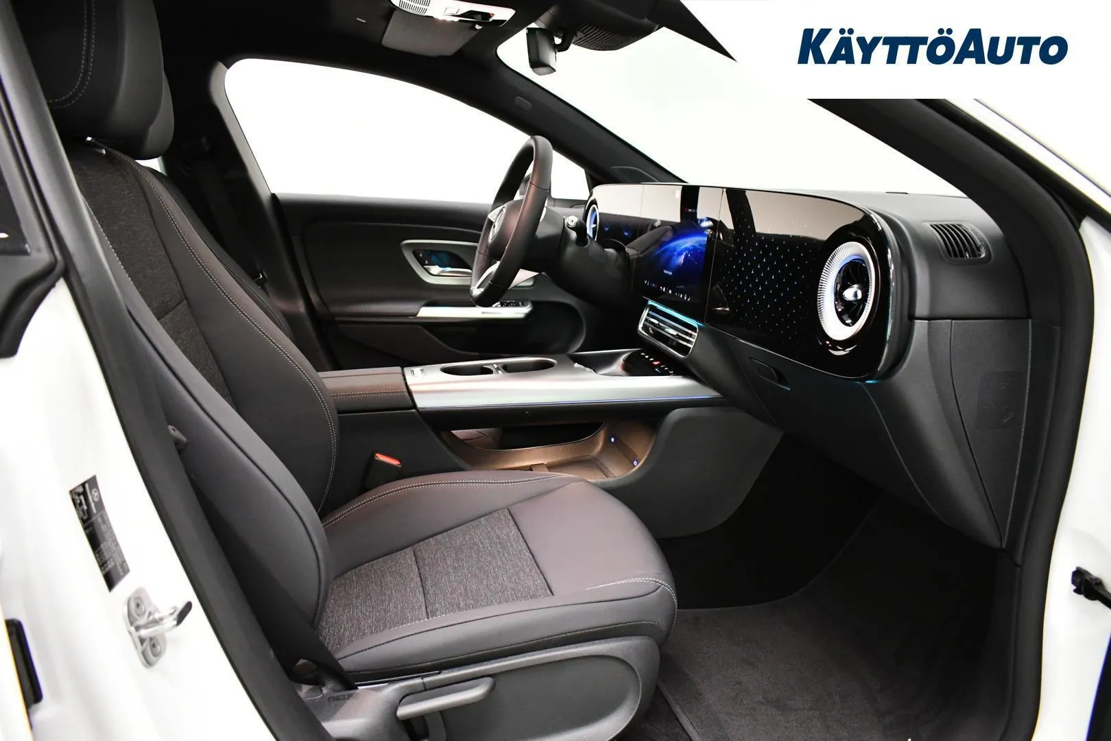 MERCEDES-BENZ CLA YMR-289 carousel image