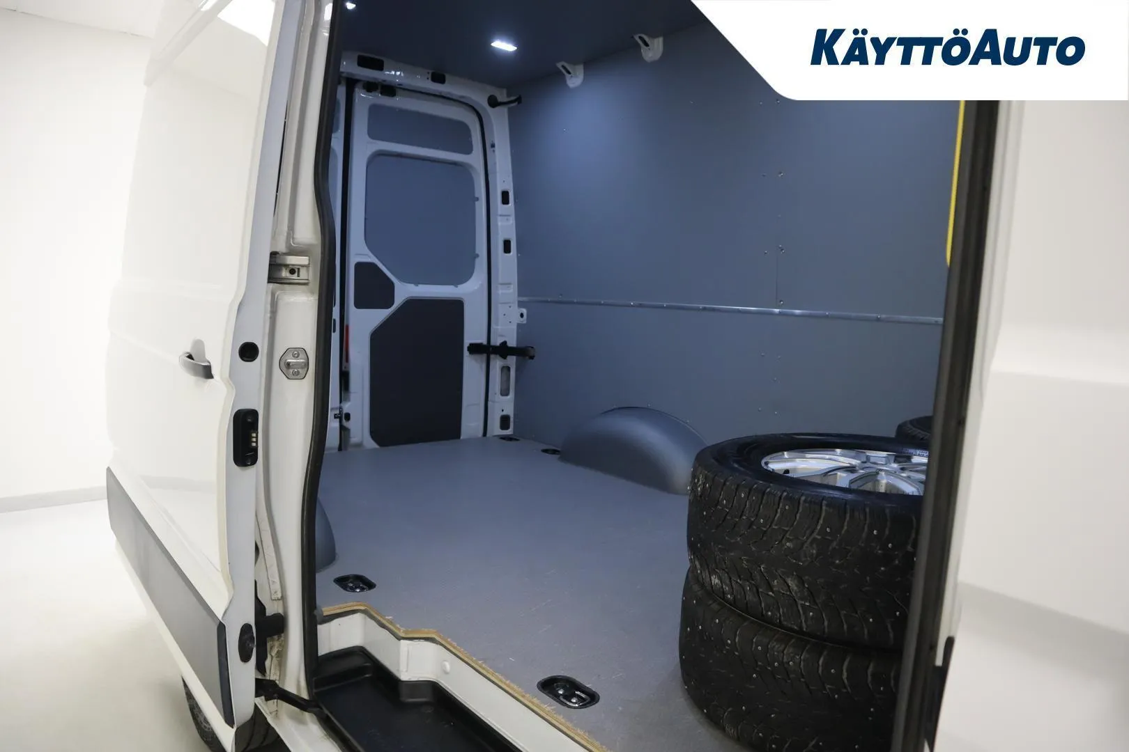 Volkswagen Crafter IRN-279 carousel image