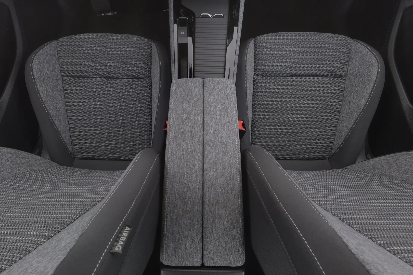 Skoda Superb YMS-424 carousel image