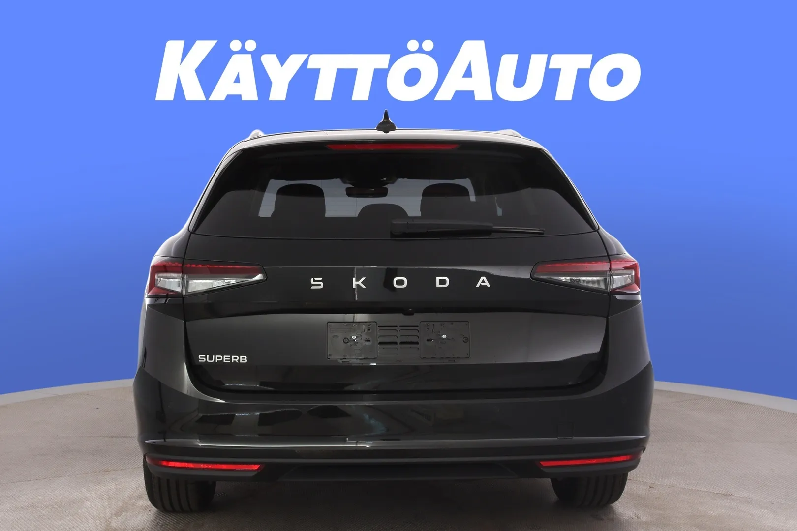Skoda Superb YMS-424 carousel image