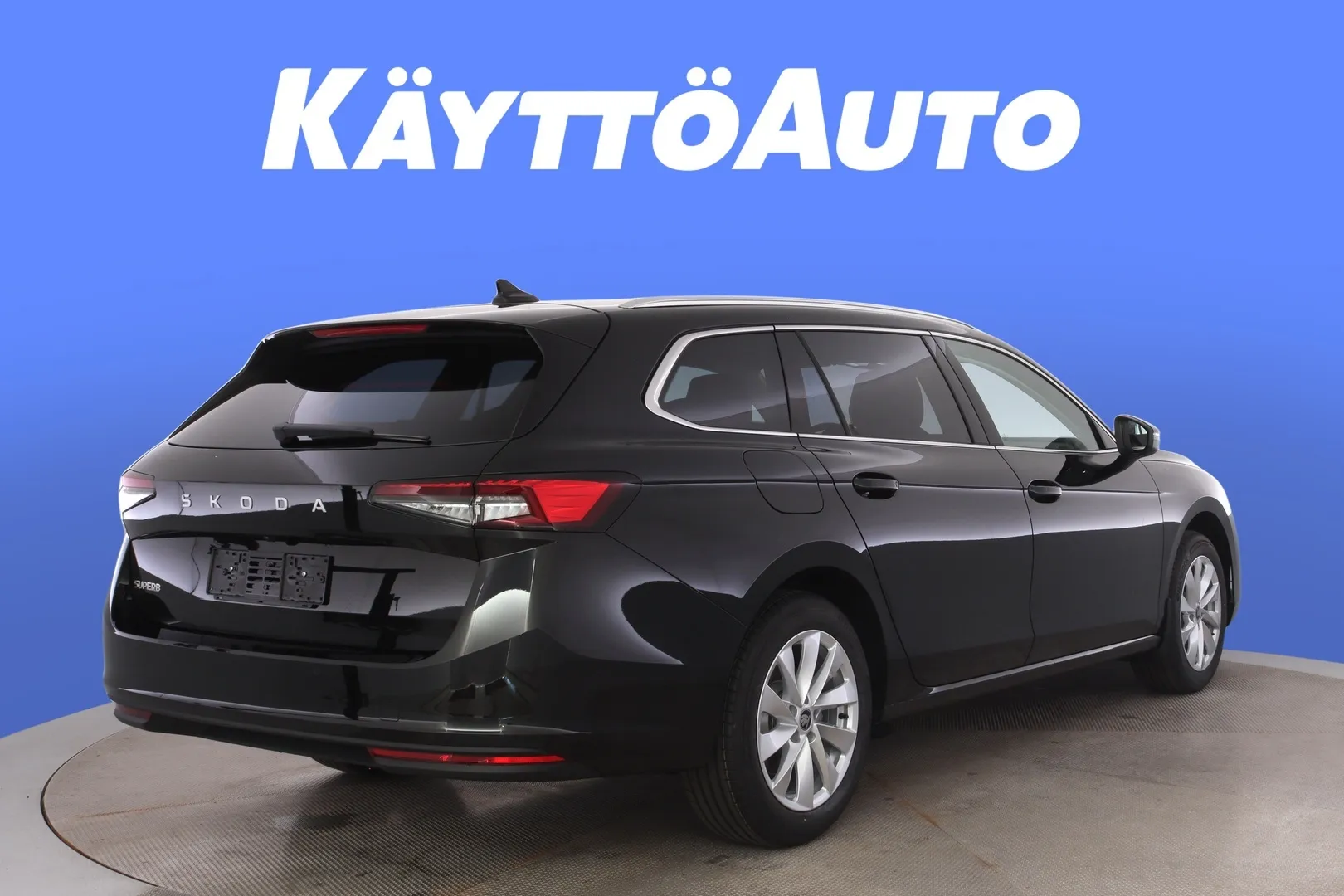 Skoda Superb YMS-424 carousel image