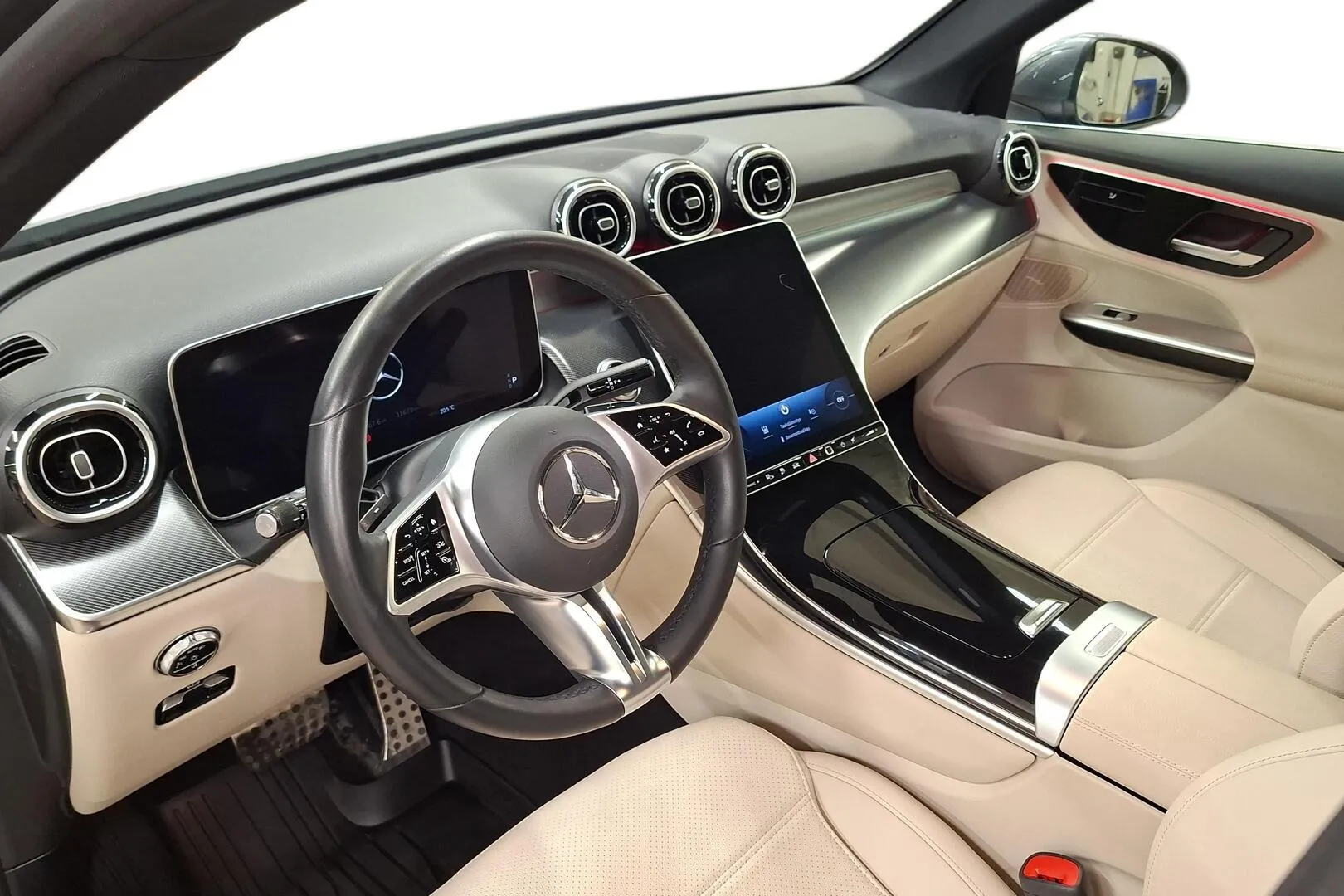 Mercedes-Benz GLC OZX-653 carousel image