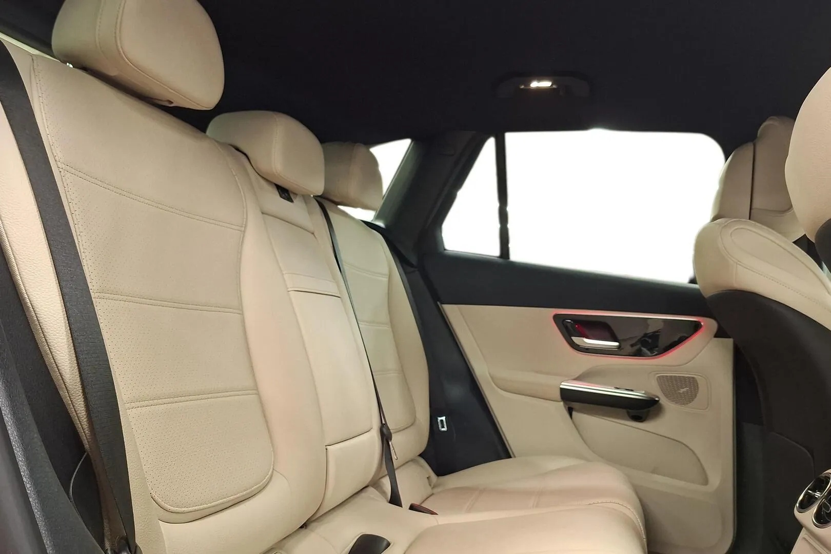 Mercedes-Benz GLC OZX-653 carousel image