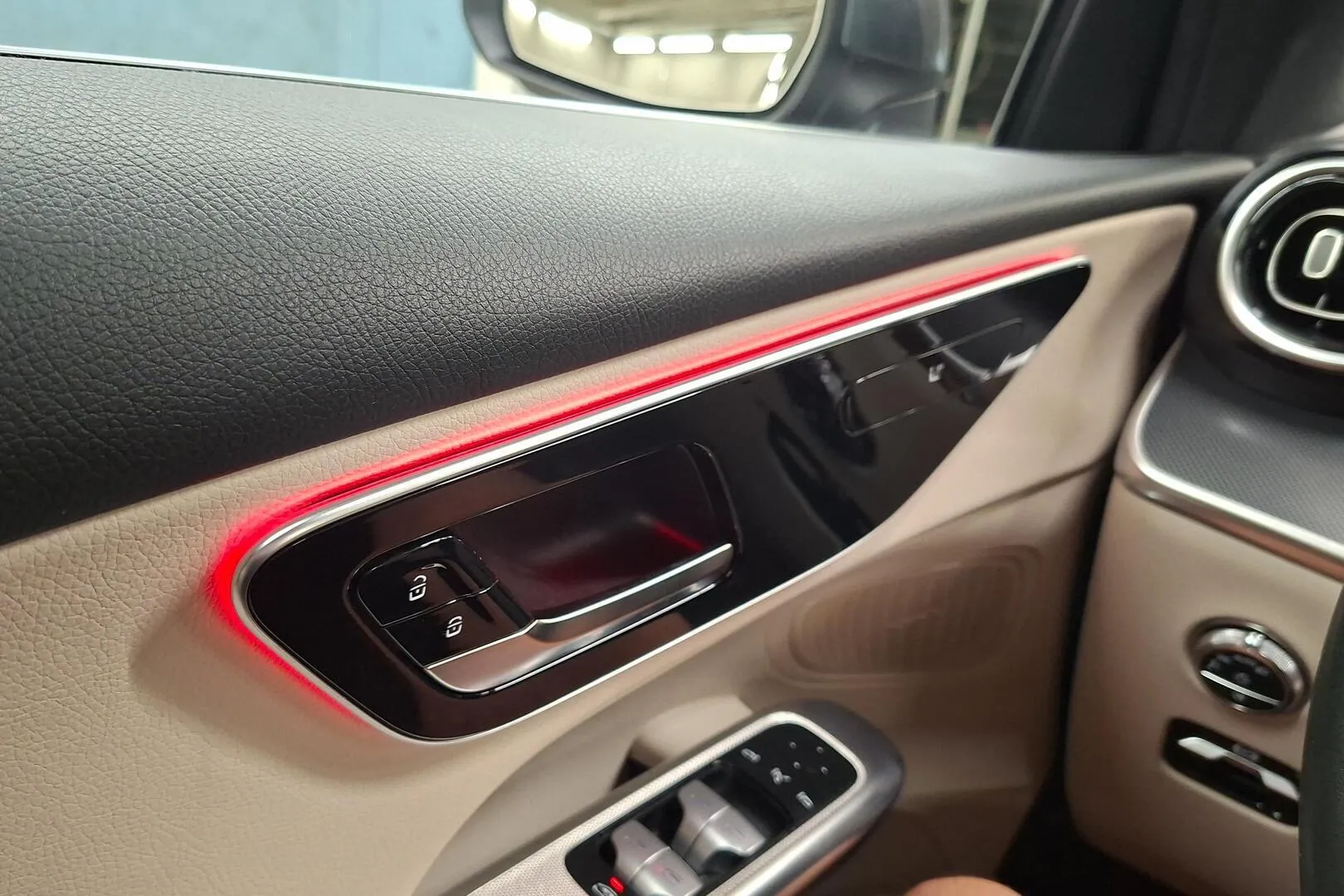 Mercedes-Benz GLC OZX-653 carousel image