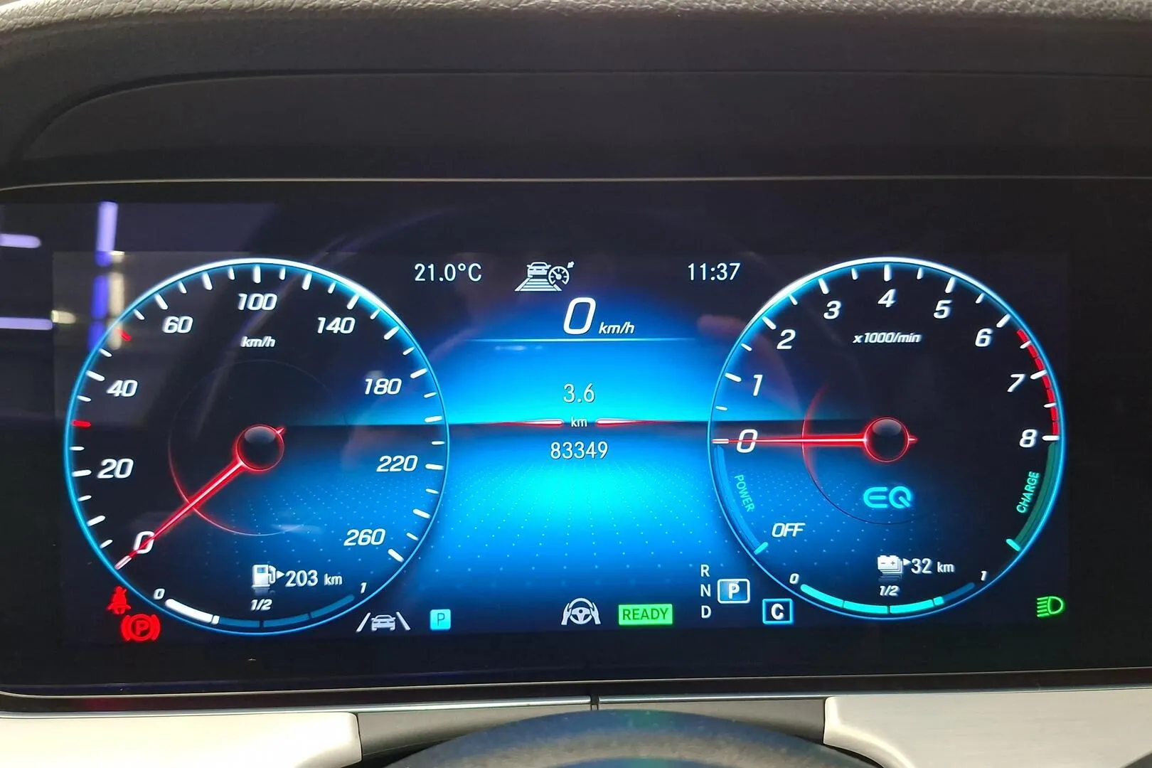 Mercedes-Benz E GPY-680 carousel image