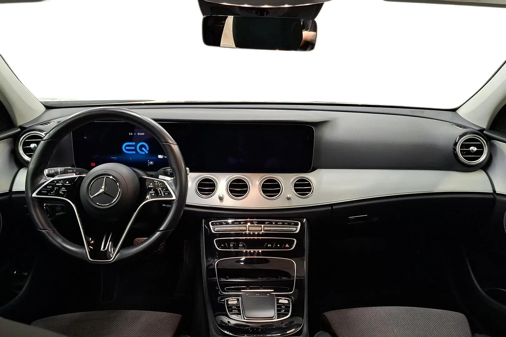 Mercedes-Benz E GPY-680 carousel image