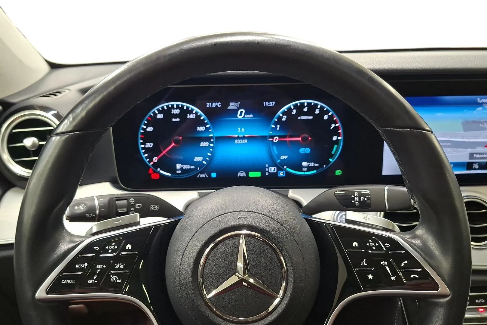 Mercedes-Benz E GPY-680 carousel image