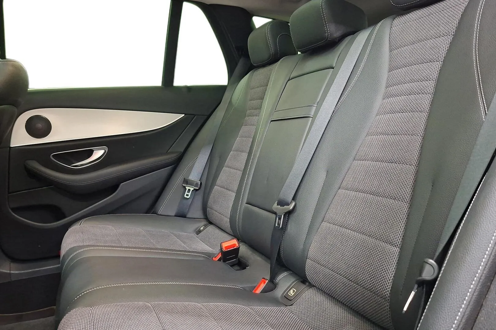 Mercedes-Benz E GPY-680 carousel image