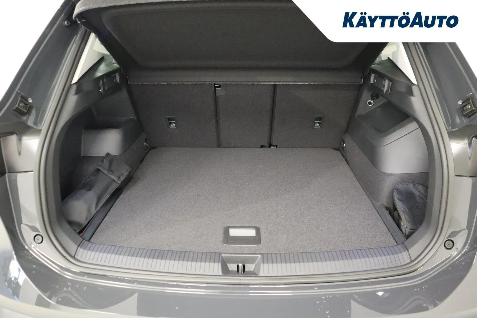 Volkswagen Tiguan SZR-334 carousel image