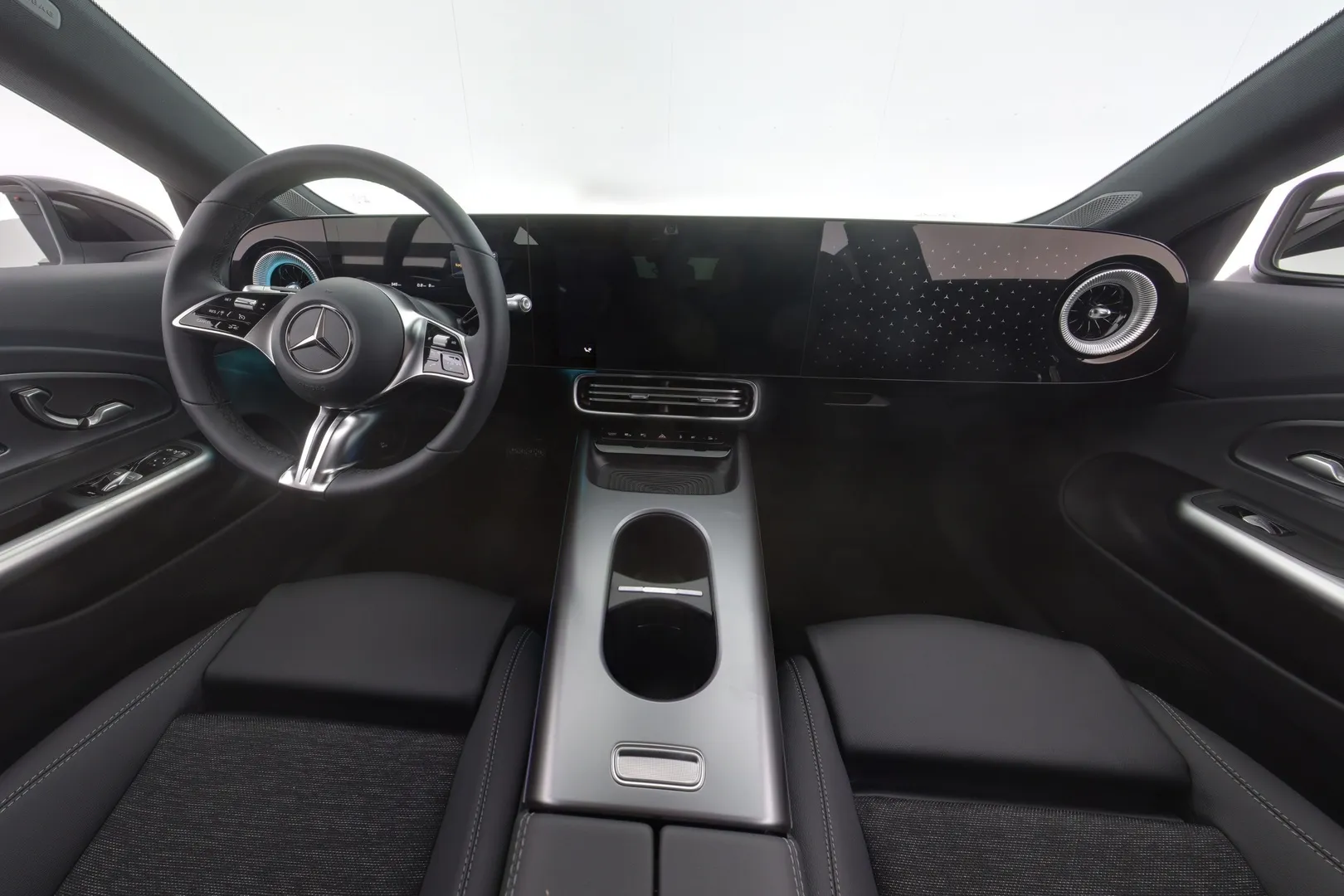 Mercedes-Benz CLA YMS-264 carousel image