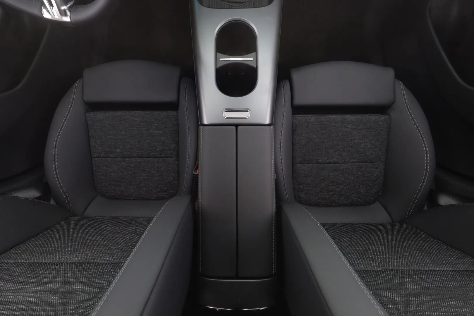 Mercedes-Benz CLA YMS-264 carousel image