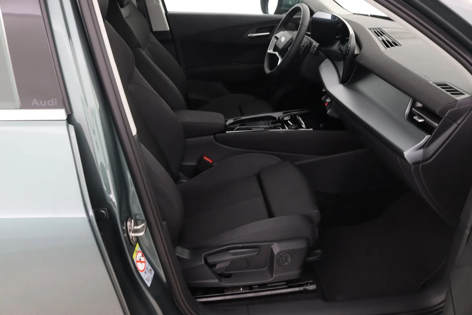 Audi Q3 YMS-230 carousel image
