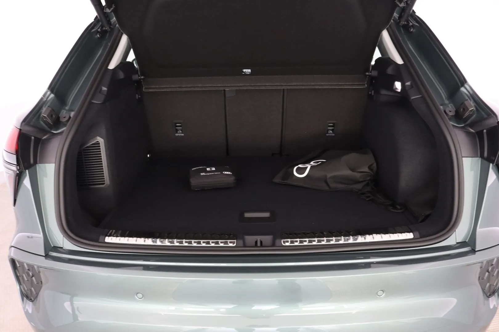 Audi Q3 YMS-230 carousel image