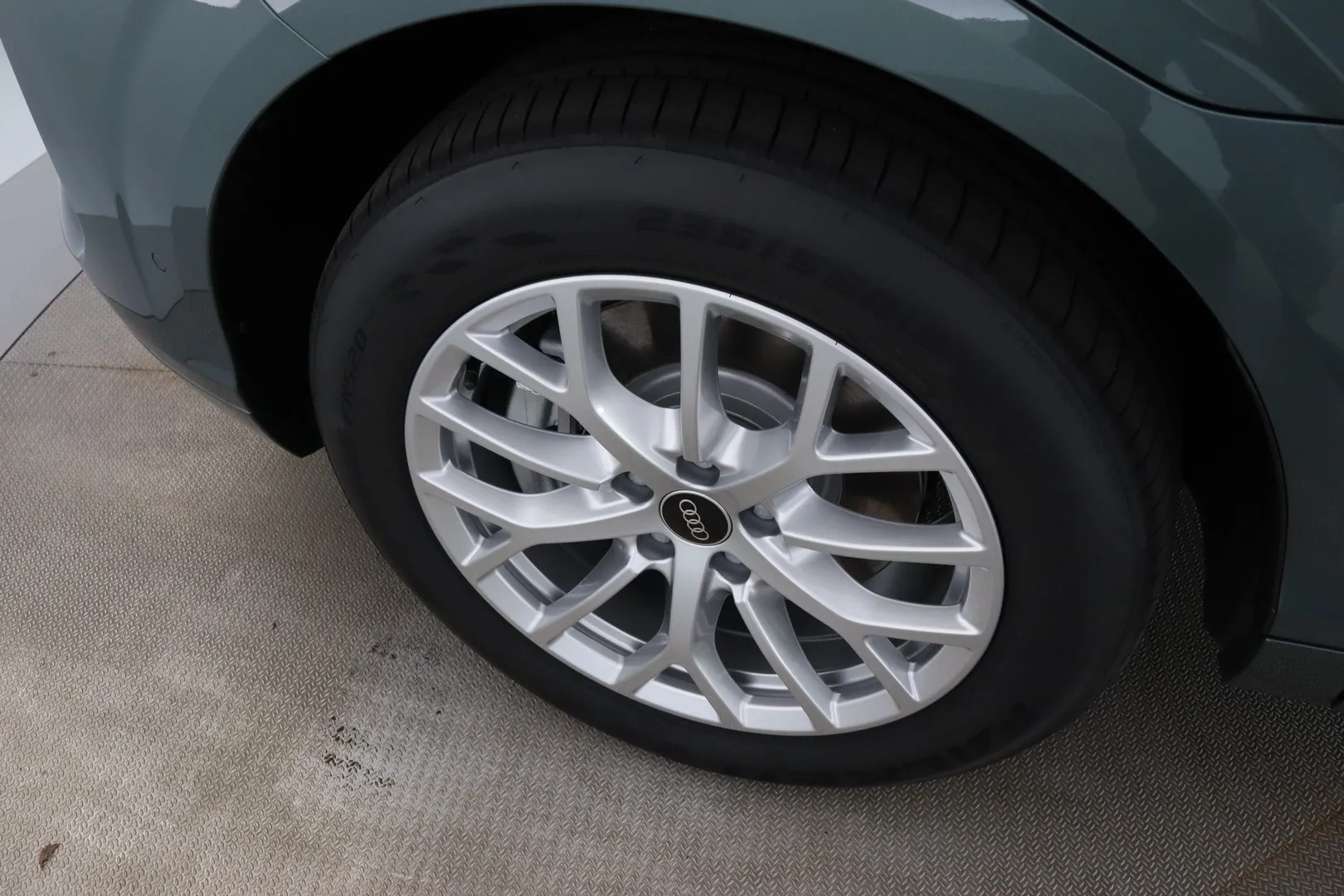 Audi Q3 YMS-230 carousel image