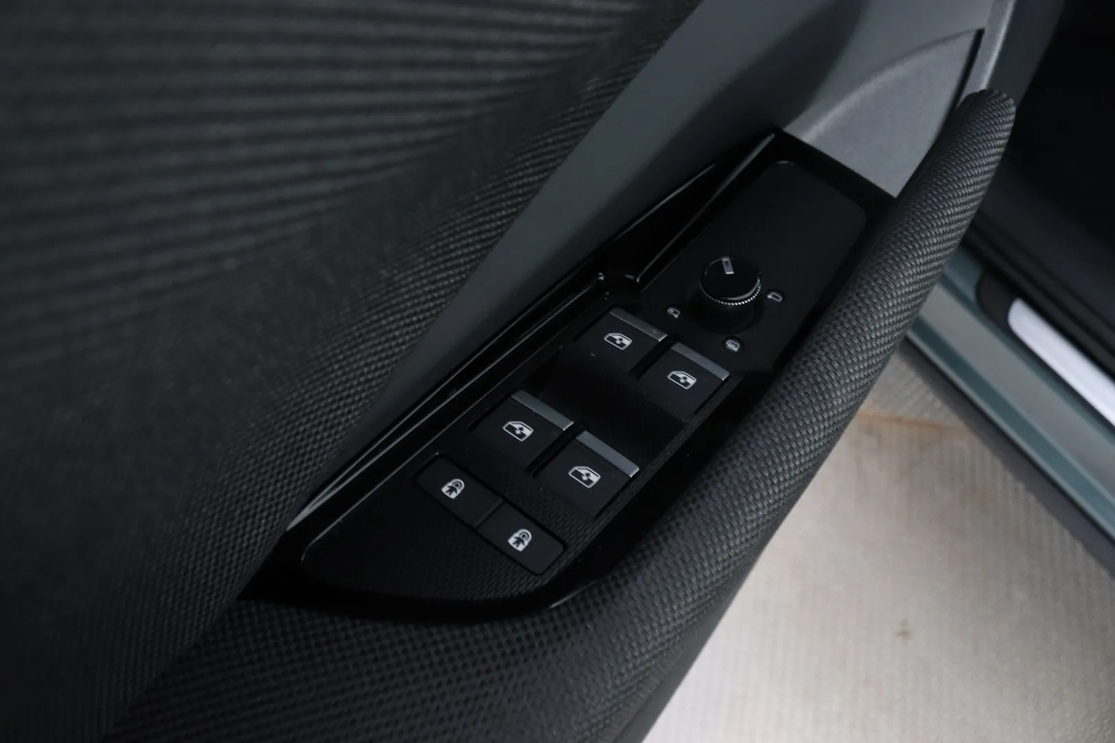 Audi Q3 YMS-230 carousel image