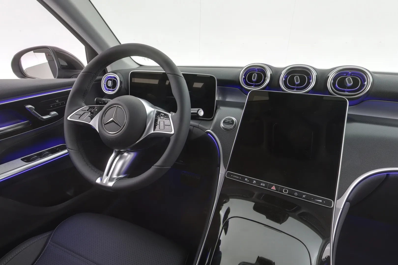 Mercedes-Benz GLC ZPU-522 carousel image