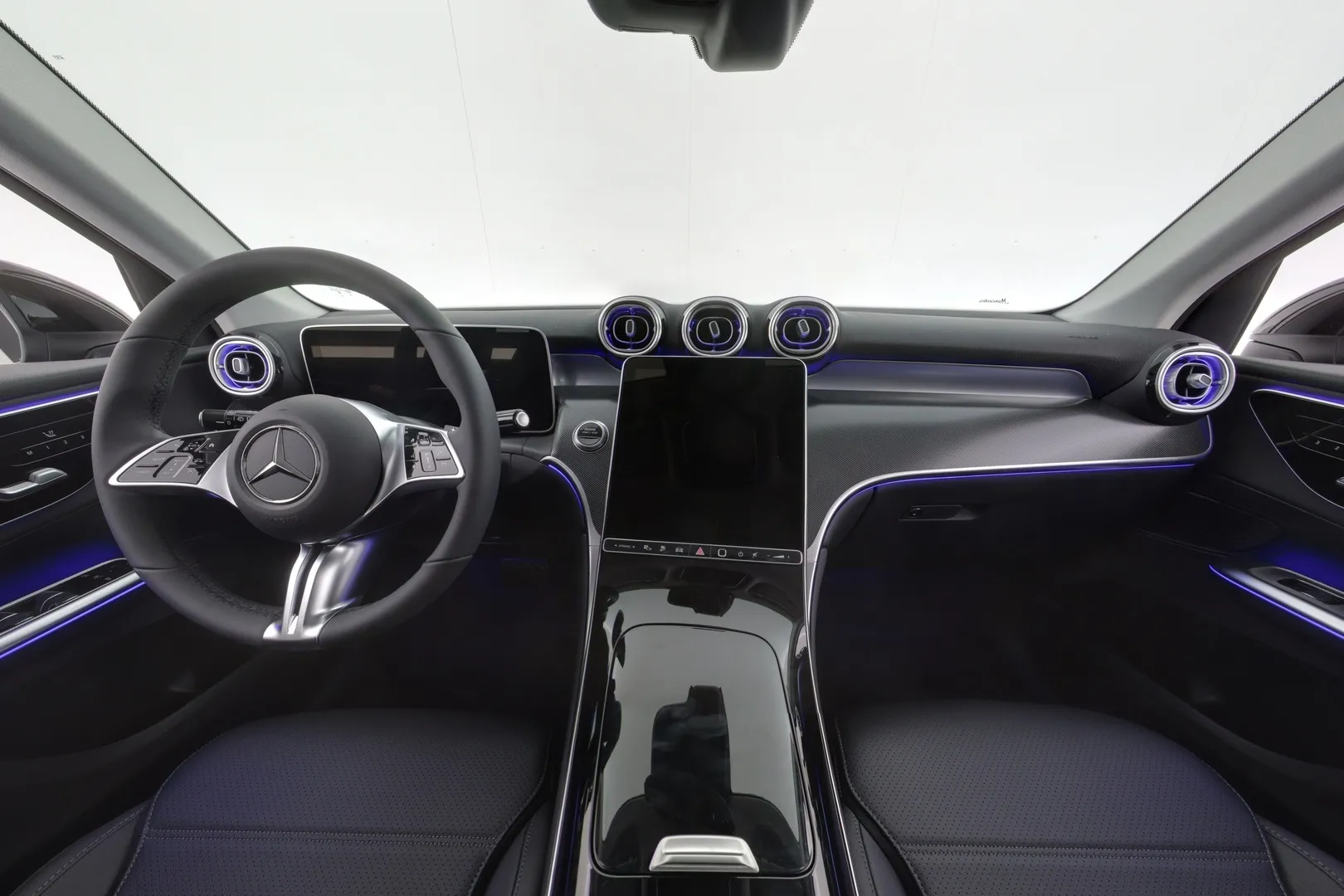 Mercedes-Benz GLC ZPU-522 carousel image