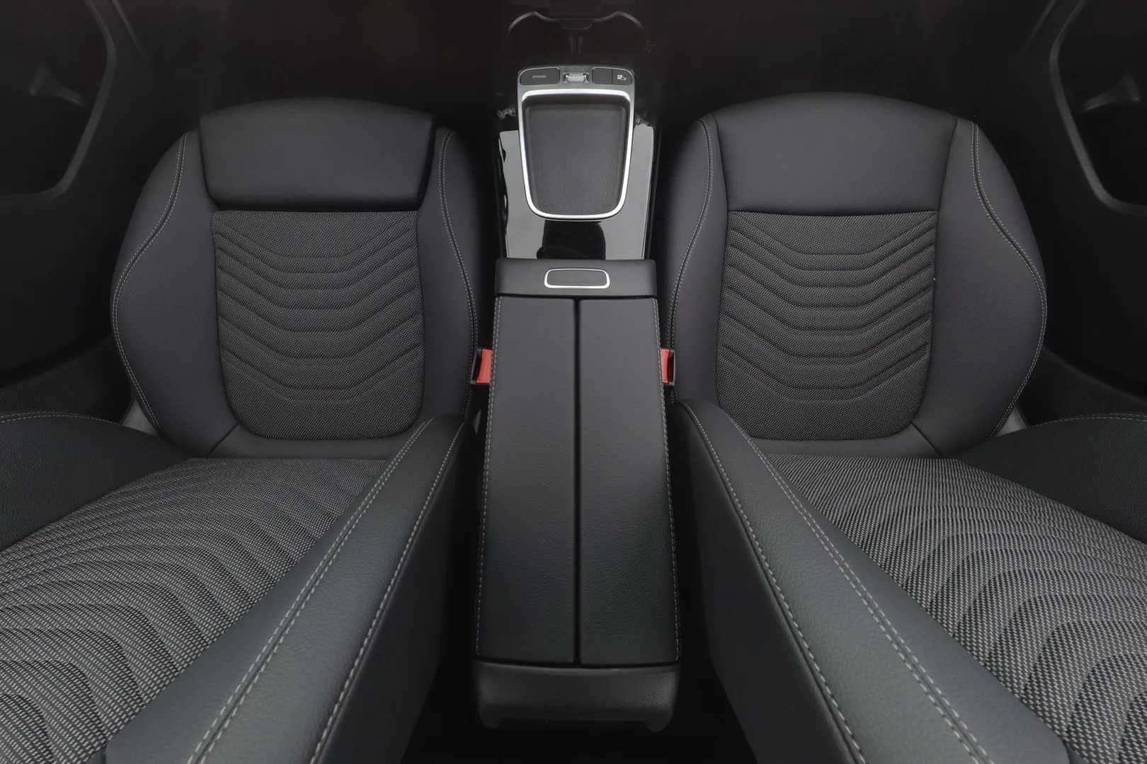 Mercedes-Benz A KYT-586 carousel image