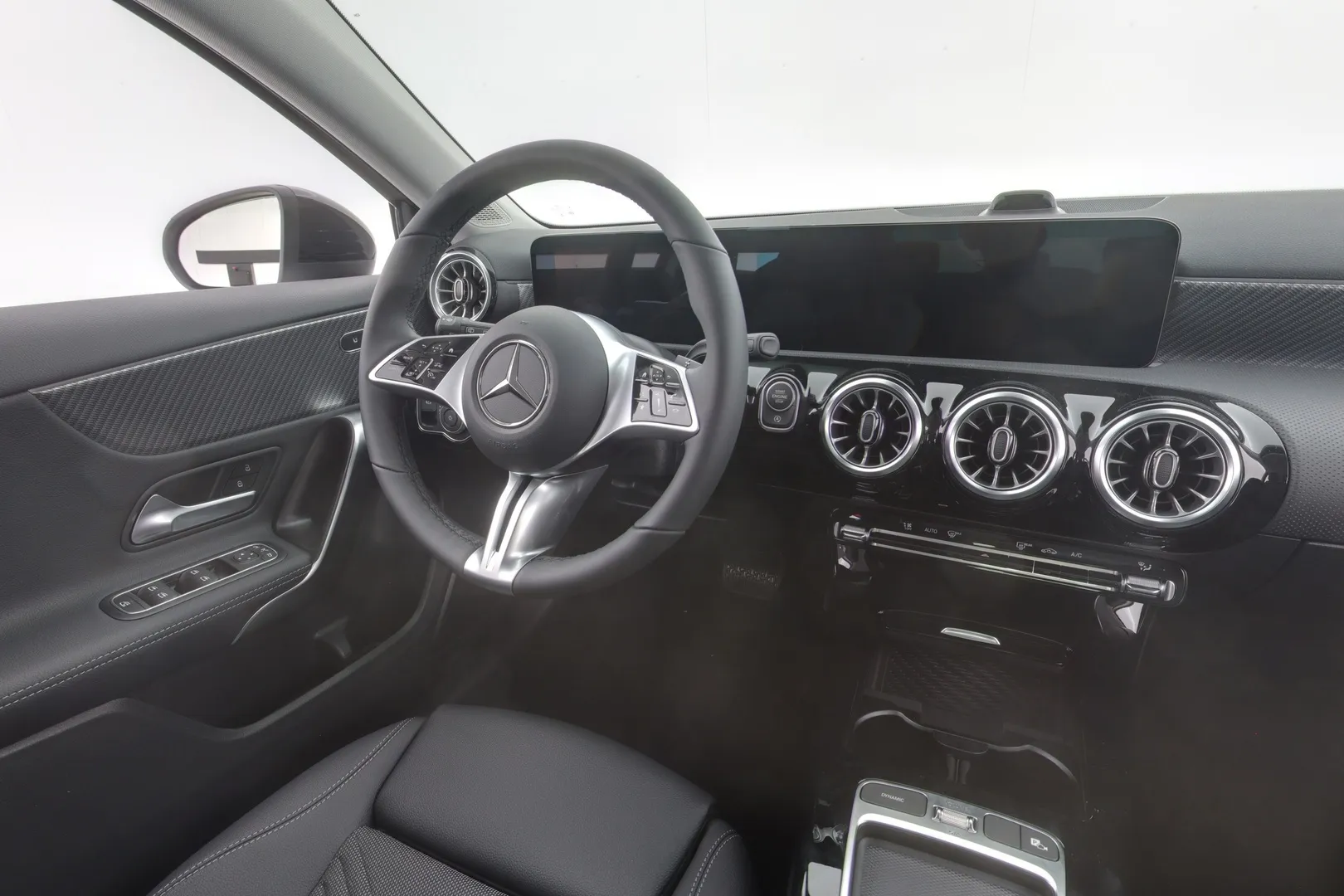 Mercedes-Benz A KYT-586 carousel image