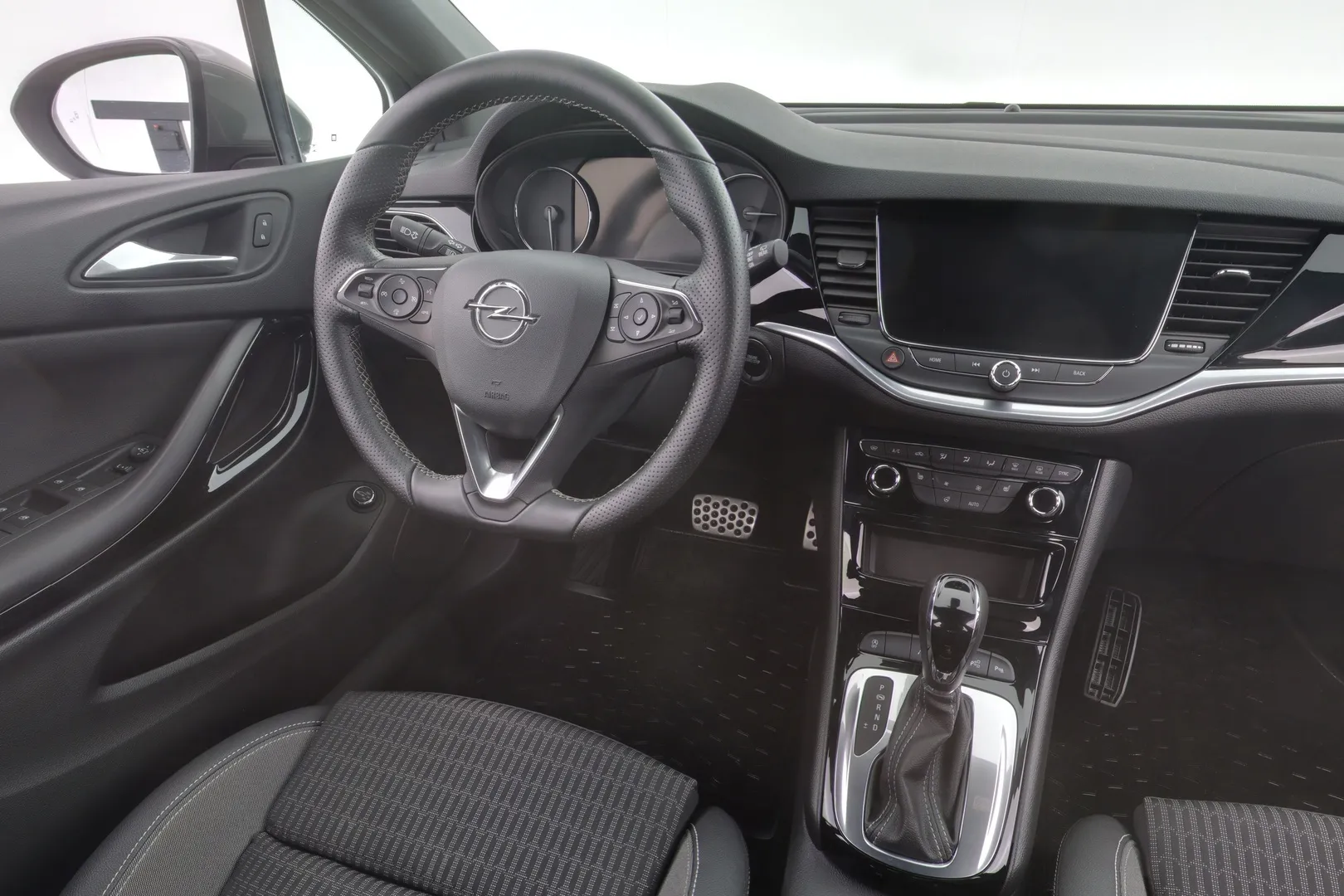 Opel Astra FOH-842 carousel image