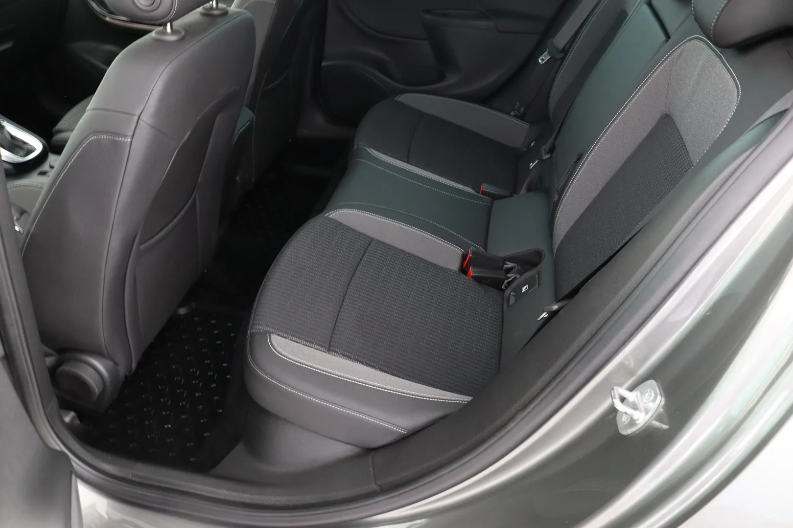 Opel Astra FOH-842 carousel image