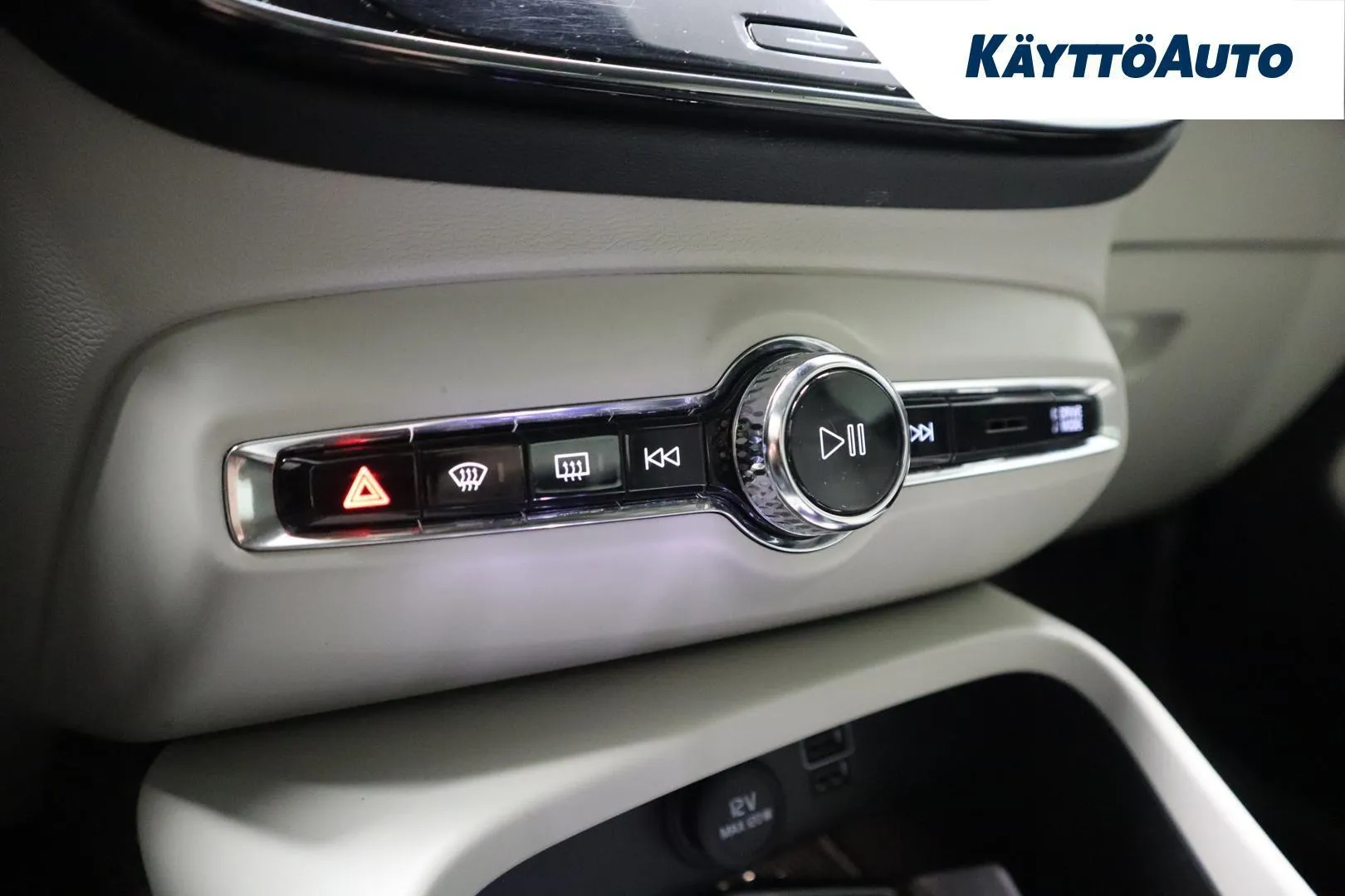 Volvo XC40 ZNL-327 carousel image