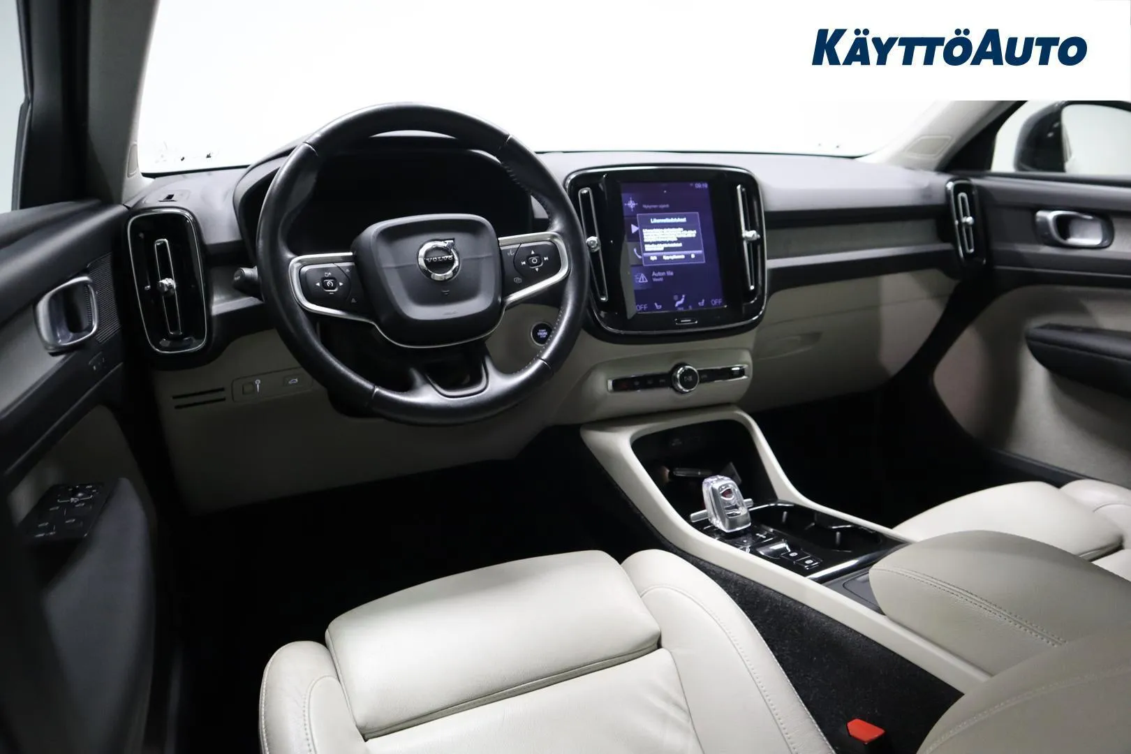 Volvo XC40 ZNL-327 carousel image
