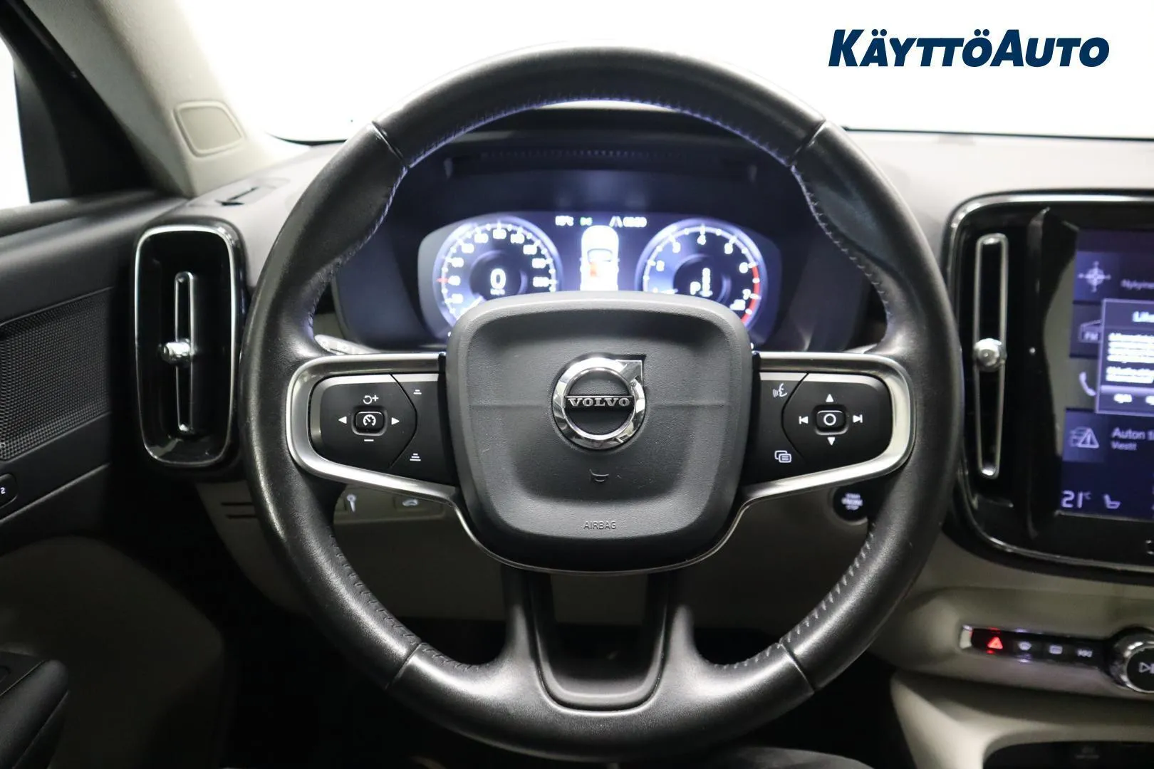 Volvo XC40 ZNL-327 carousel image