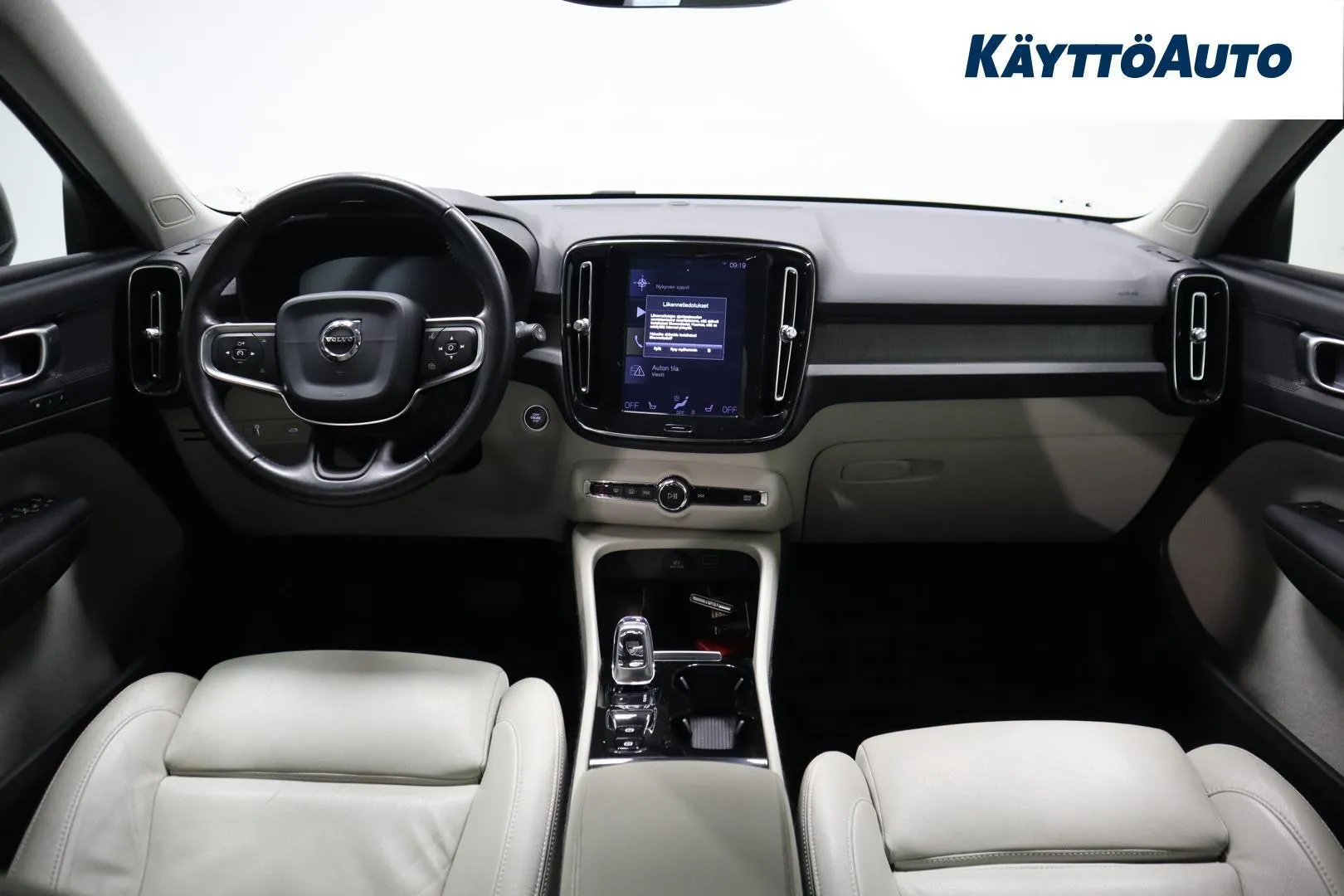 Volvo XC40 ZNL-327 carousel image