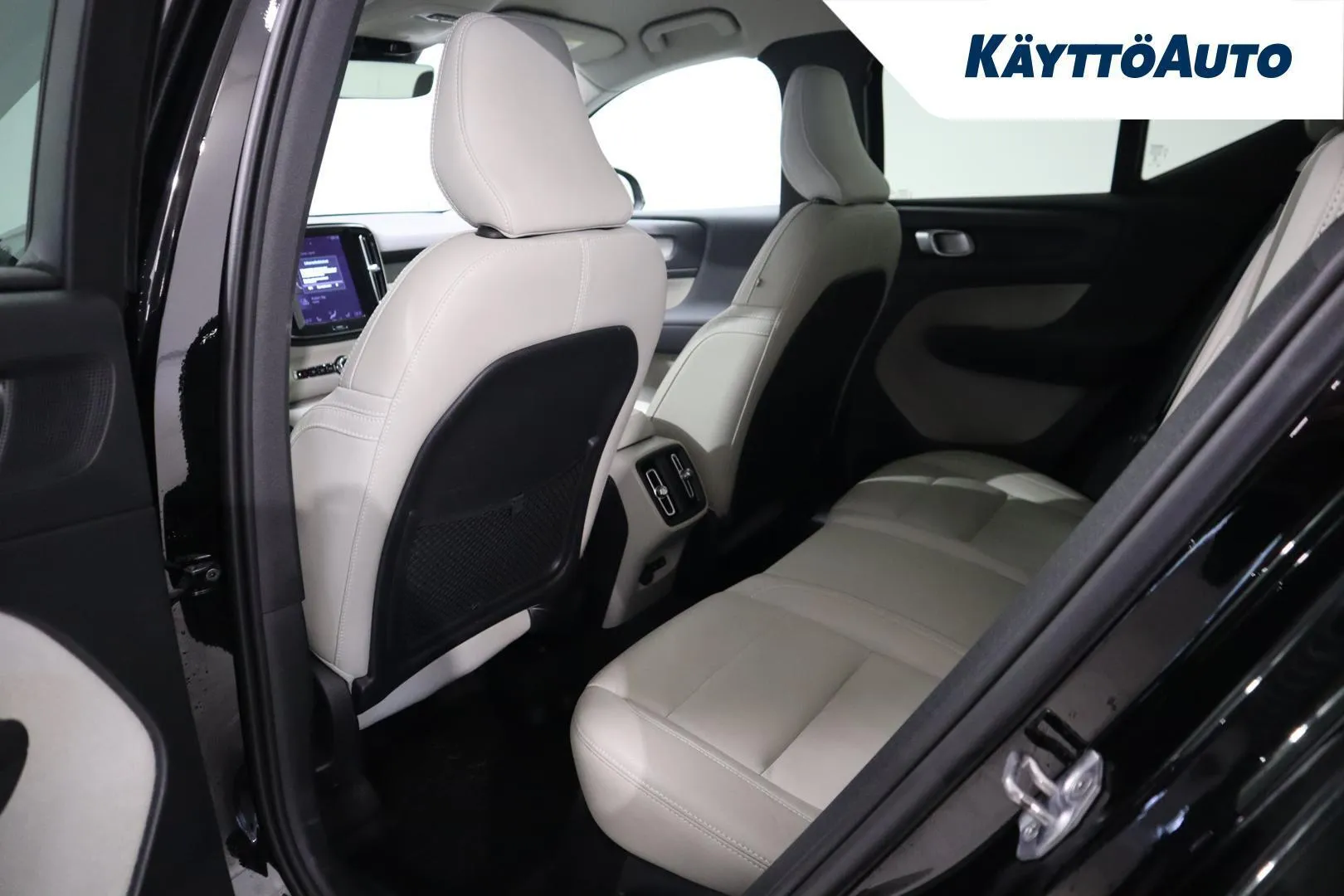 Volvo XC40 ZNL-327 carousel image