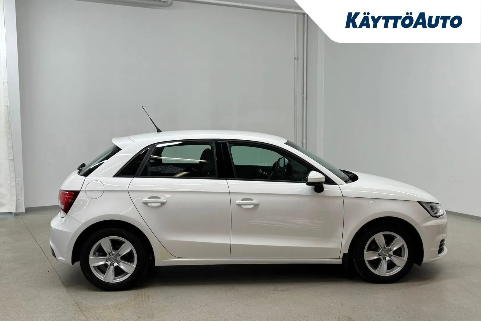Audi A1 XOM-698 carousel image