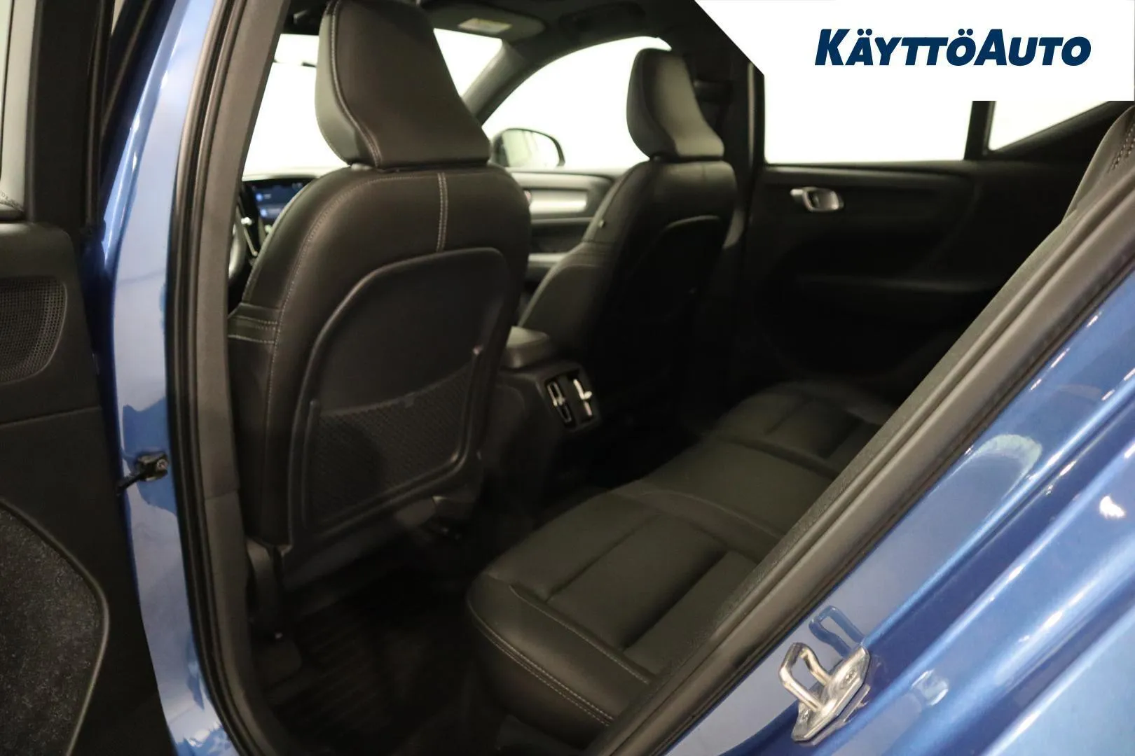 Volvo XC40 RUO-466 carousel image