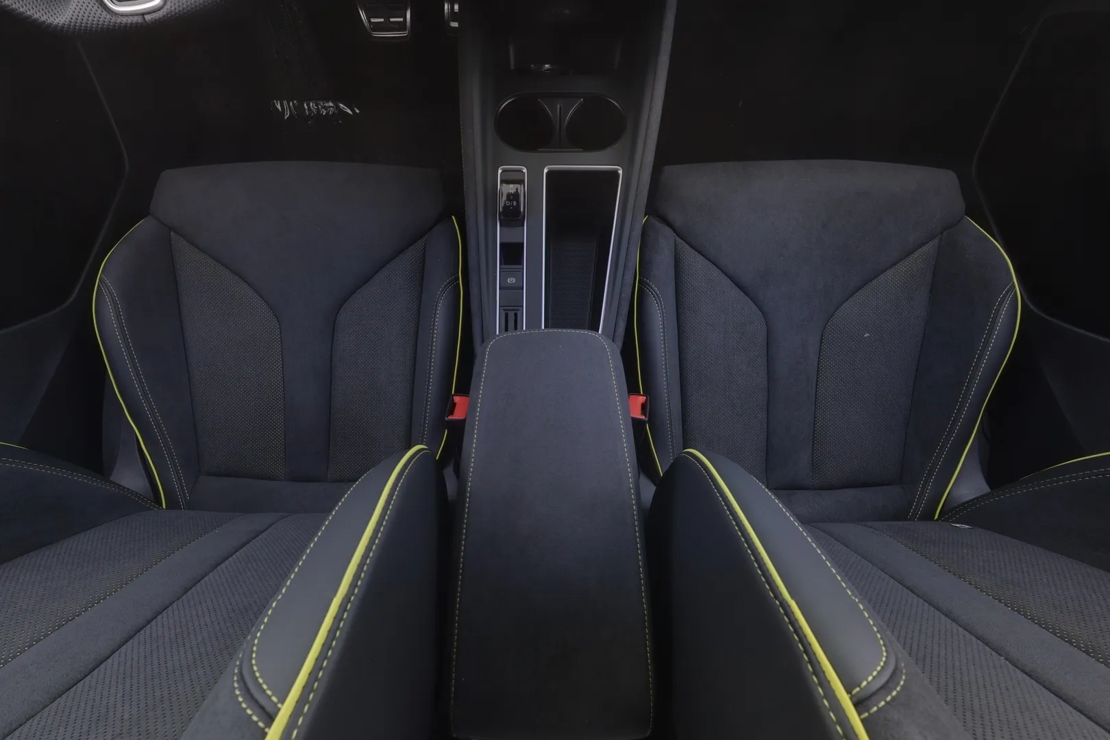 Skoda Enyaq KYO-521 carousel image