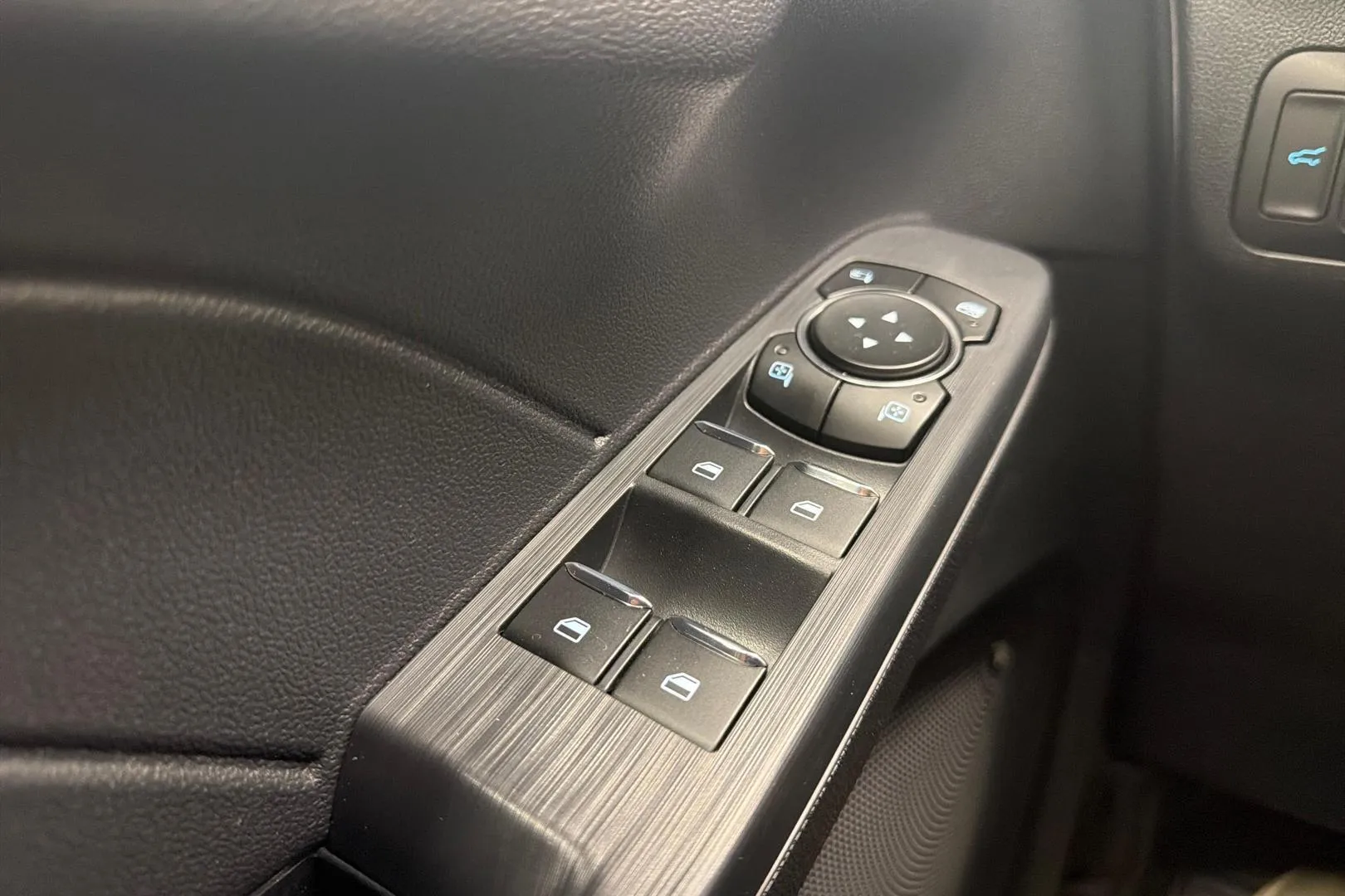 Ford Kuga FSZ-398 carousel image