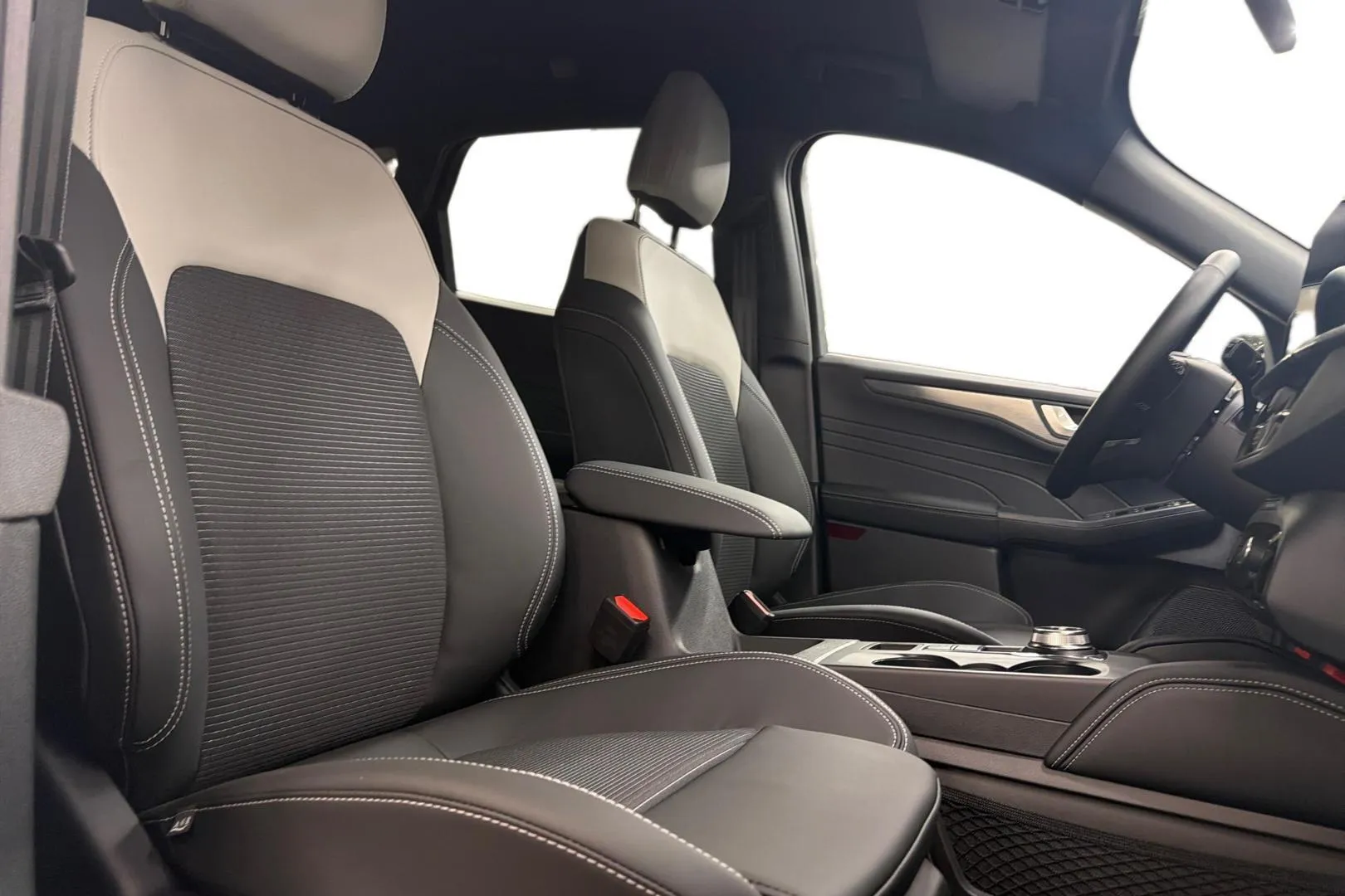 Ford Kuga FSZ-398 carousel image