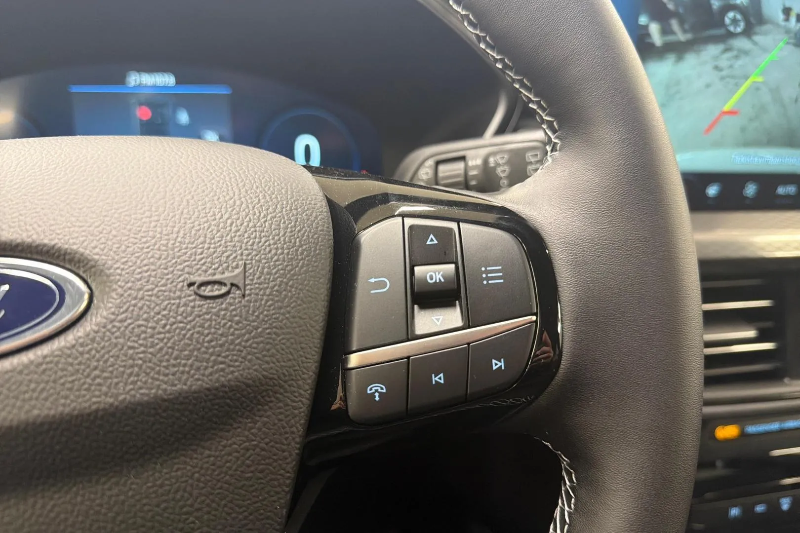 Ford Kuga FSZ-398 carousel image