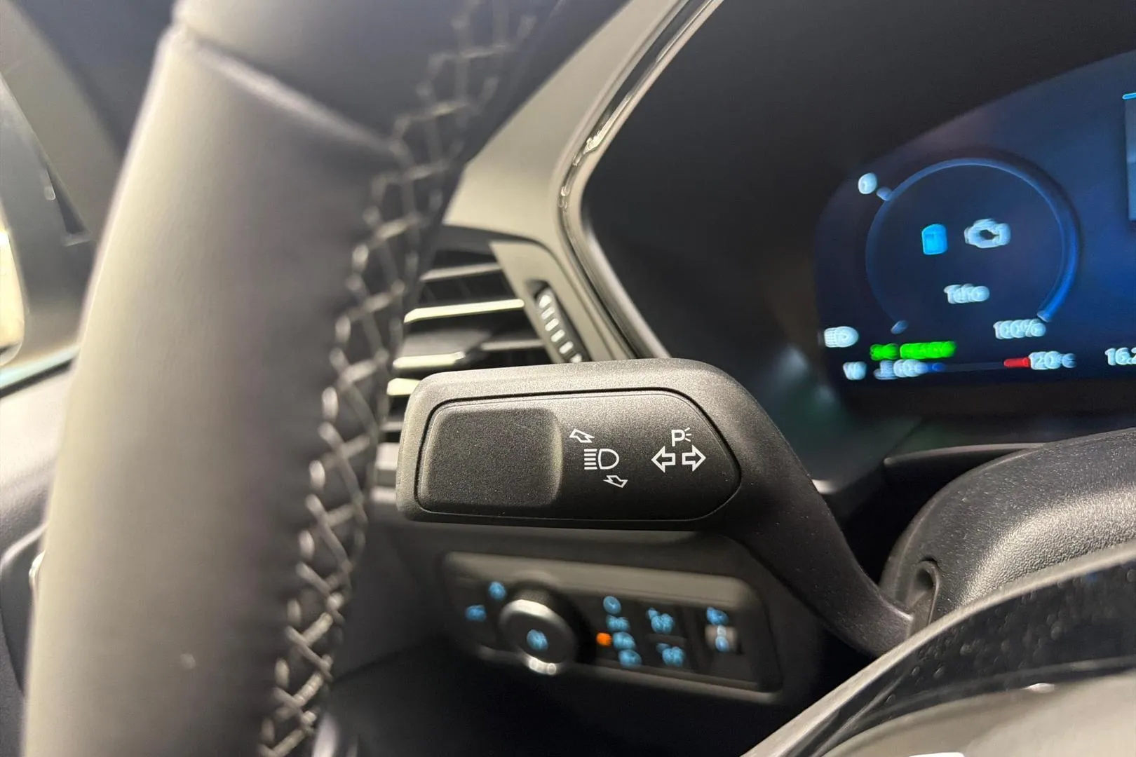 Ford Kuga FSZ-398 carousel image