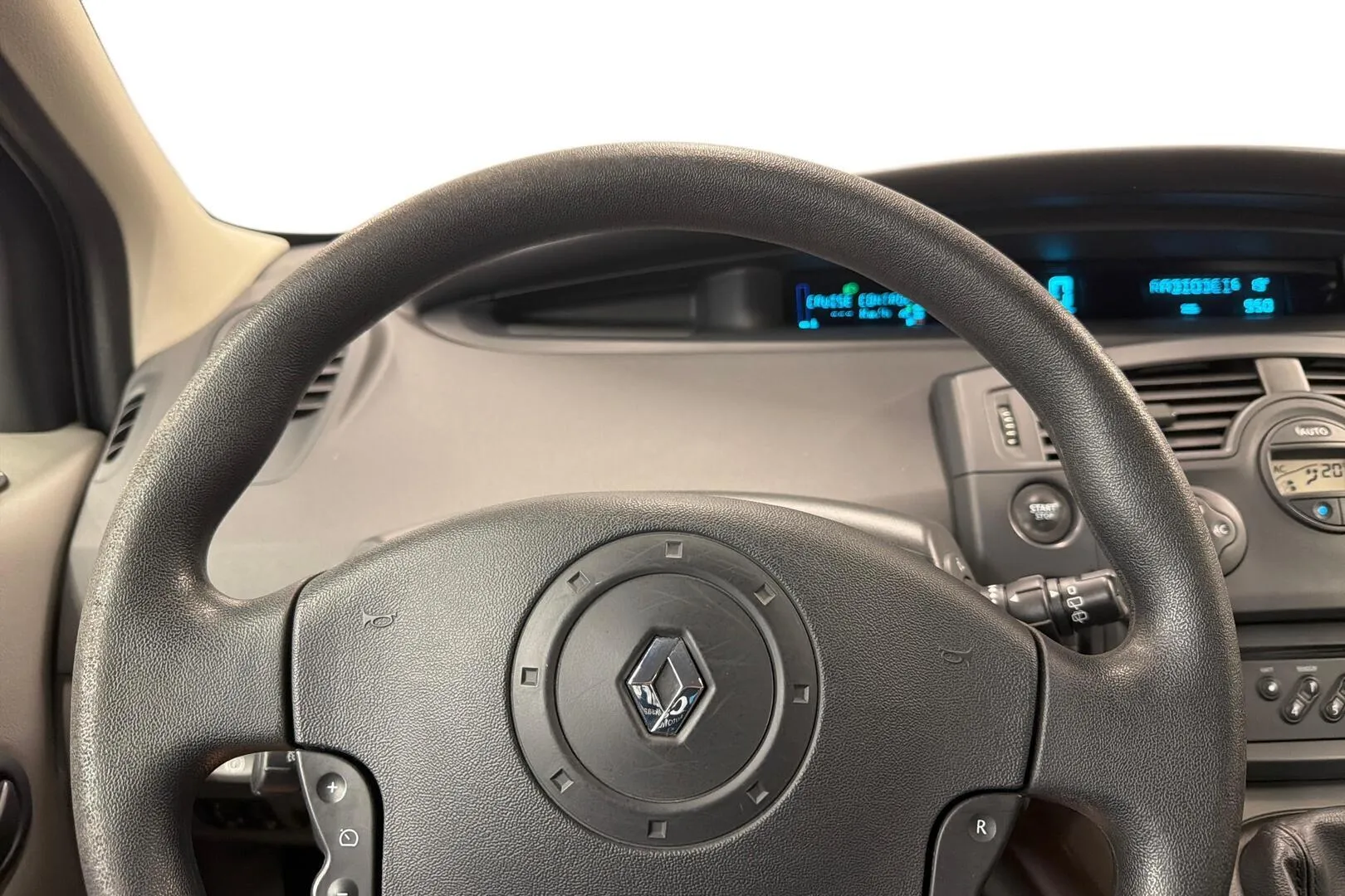 Renault Grand Scenic OMI-300 carousel image
