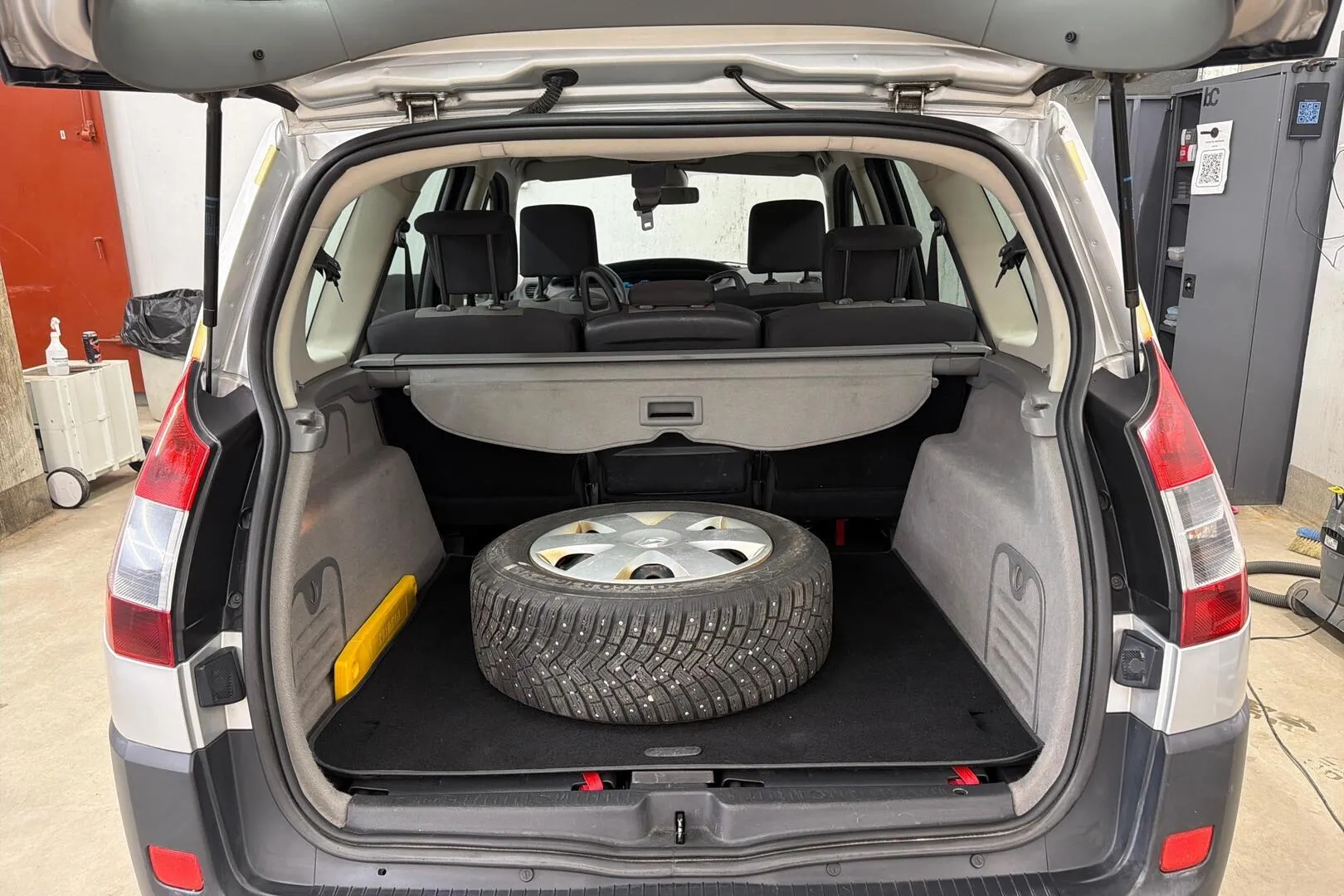 Renault Grand Scenic OMI-300 carousel image