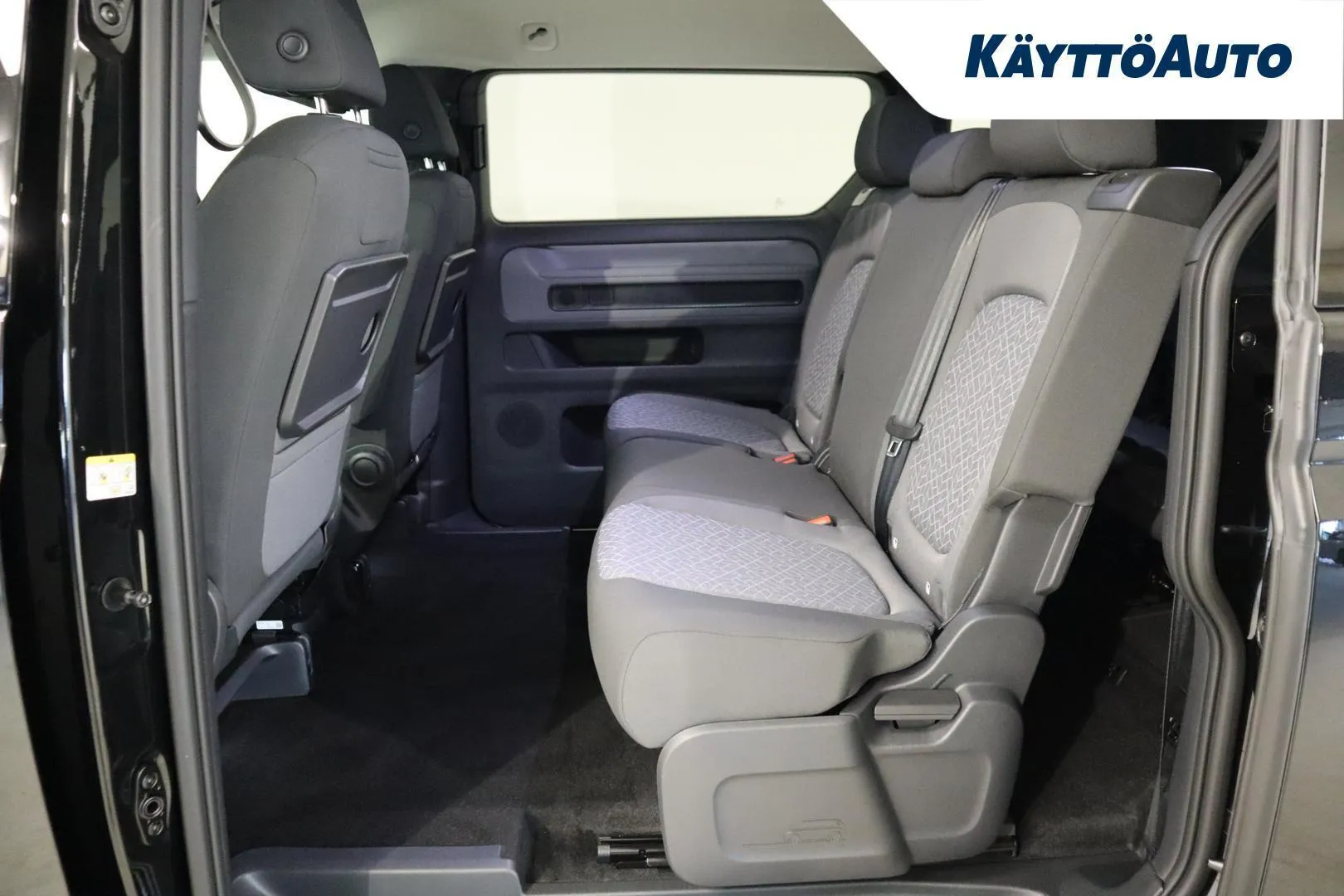 VOLKSWAGEN ID. Buzz YMU-793 carousel image