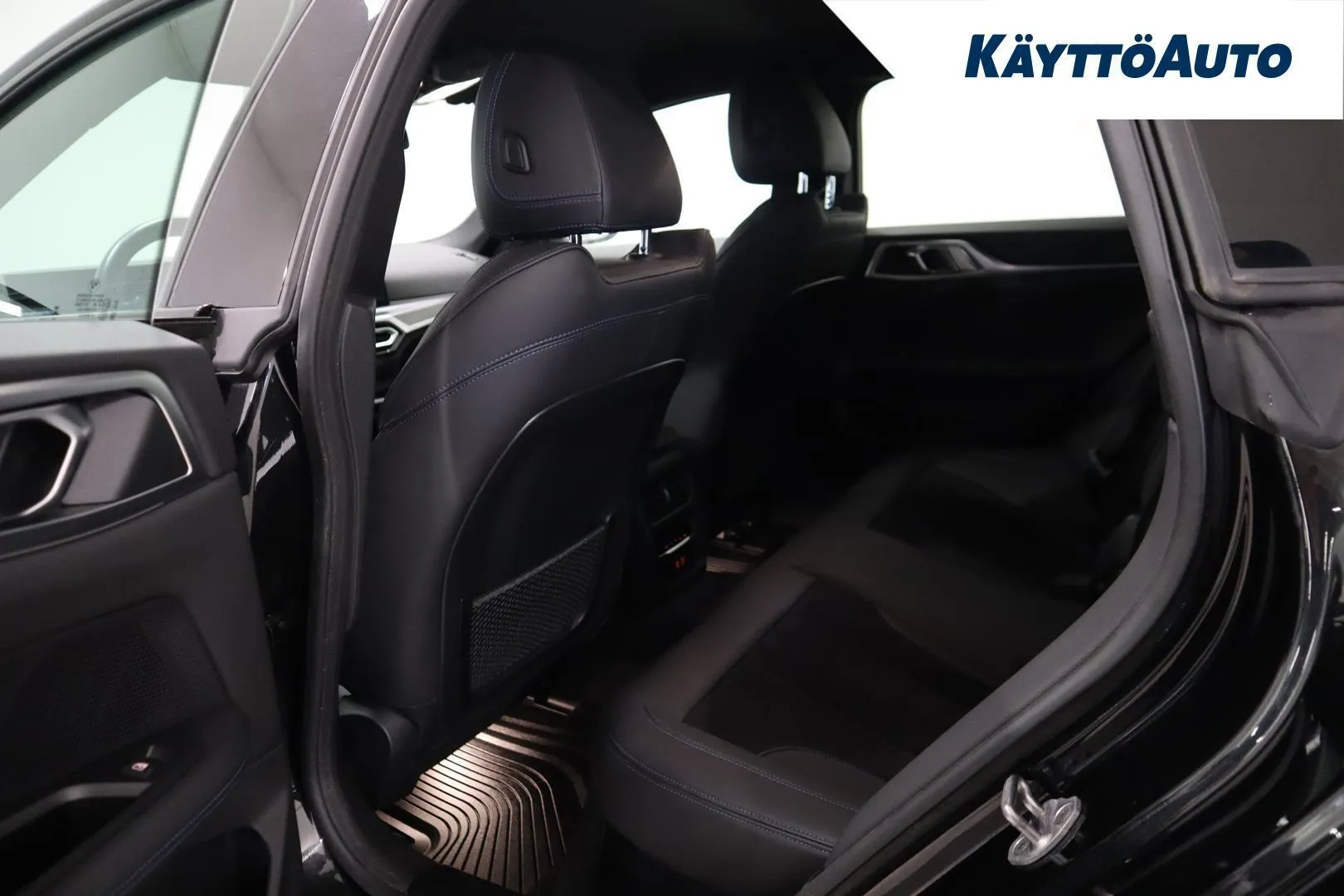 BMW i4 JNU-267 carousel image