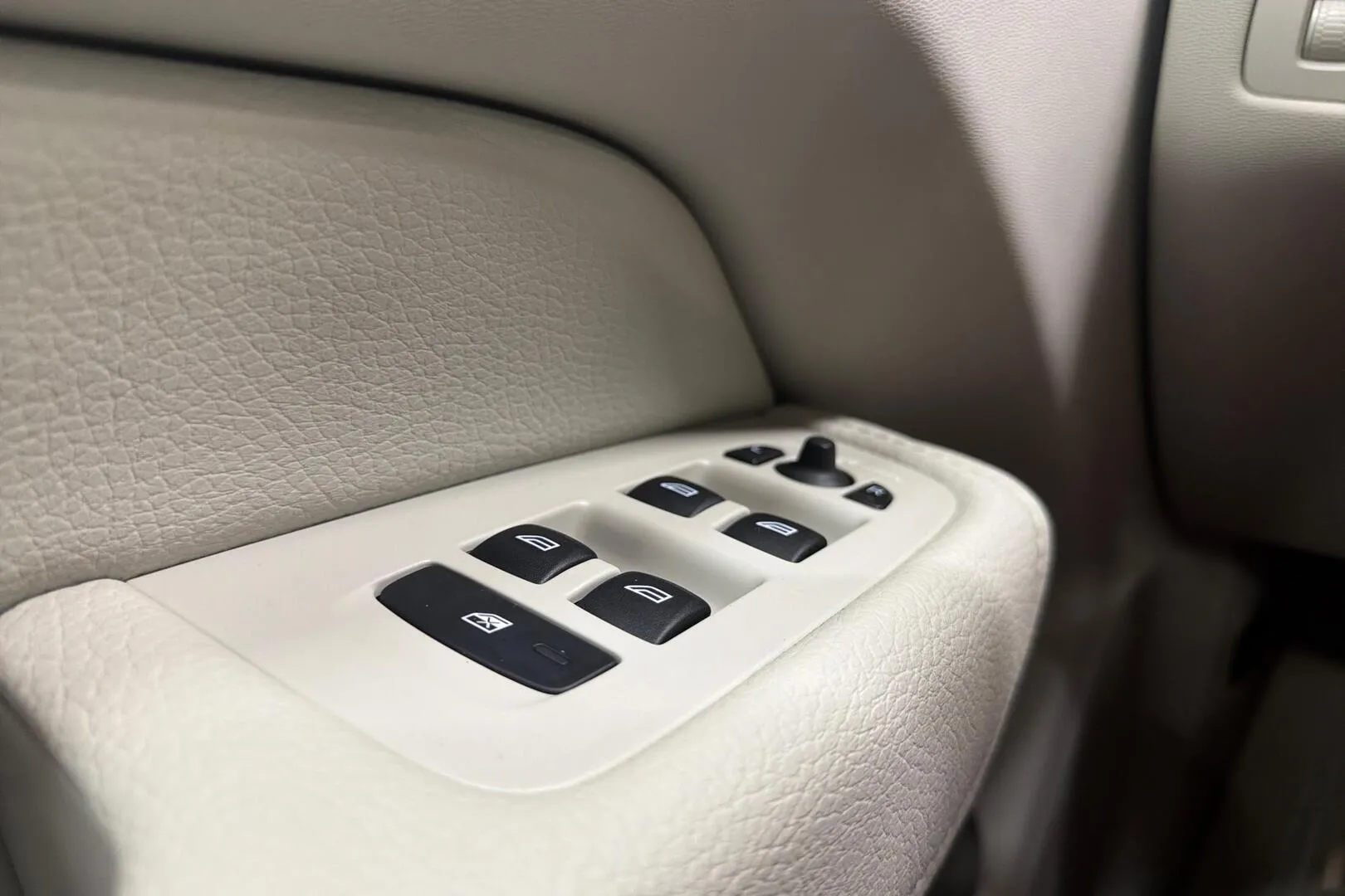Volvo XC60 GMT-673 carousel image