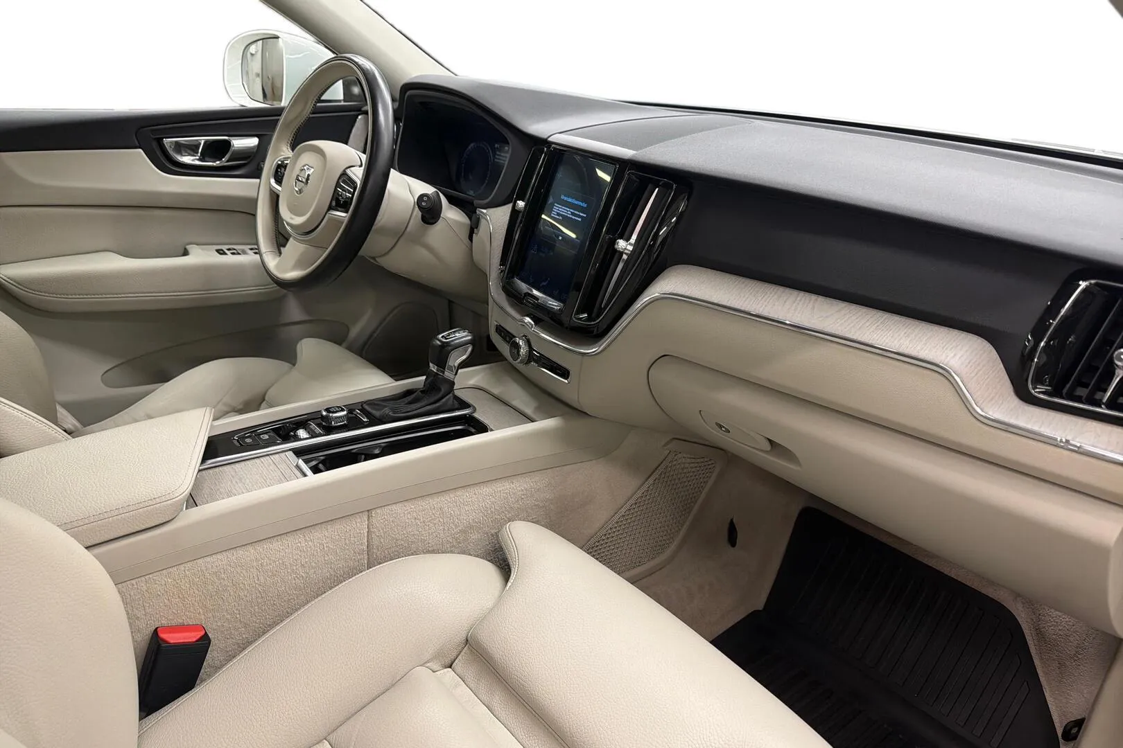 Volvo XC60 GMT-673 carousel image