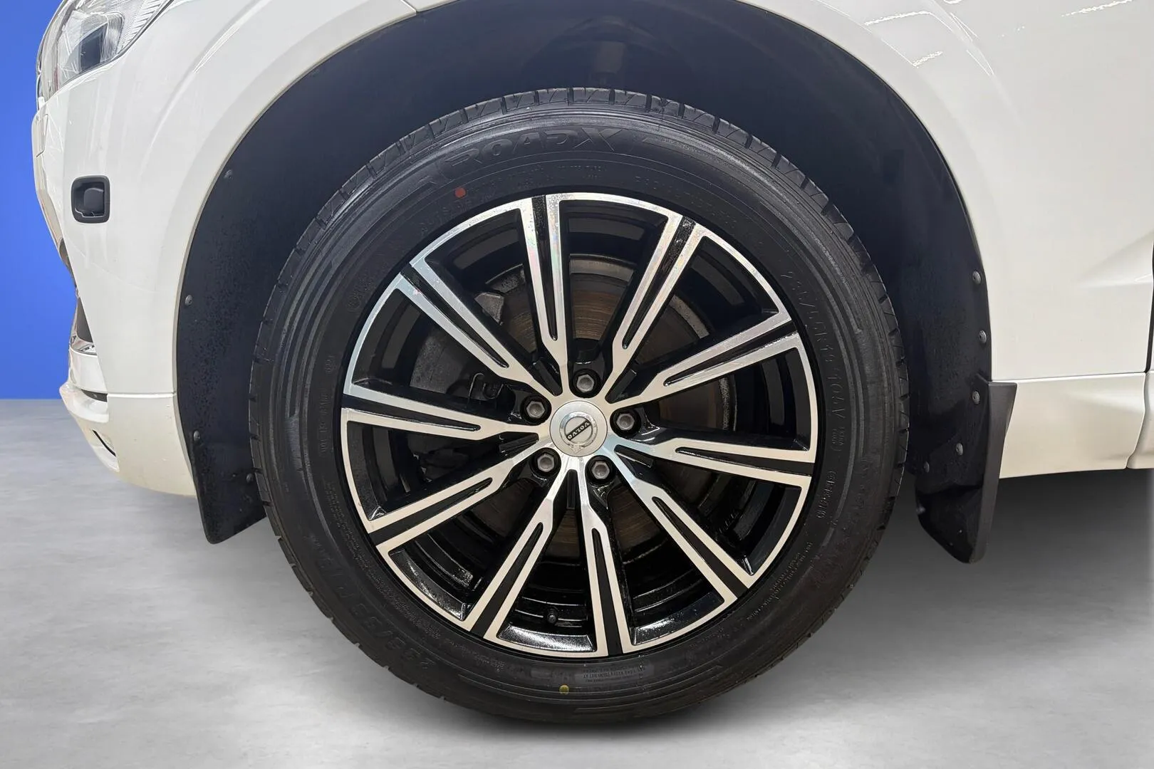 Volvo XC60 GMT-673 carousel image